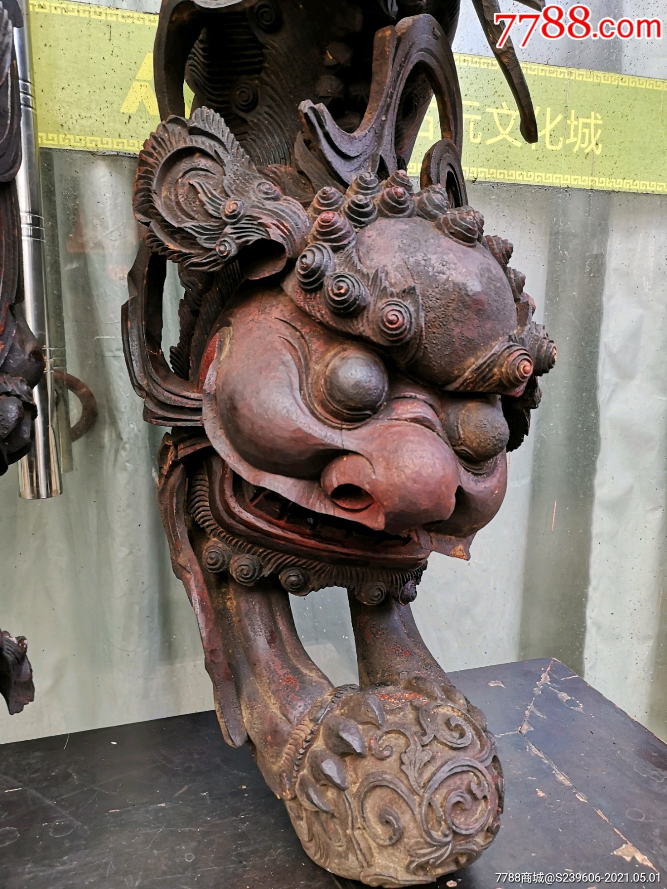 一对清代大气倒挂狮子牛腿