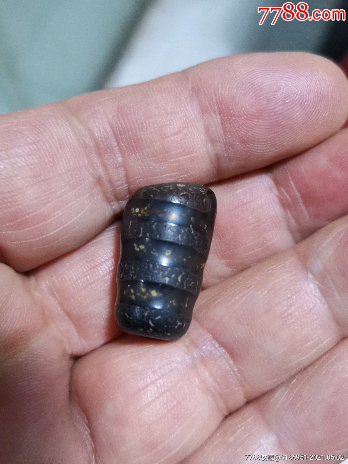 半截有磨沟马脑珠,或勒子,看孔口,是老货.是老的.品像长度以图为准.