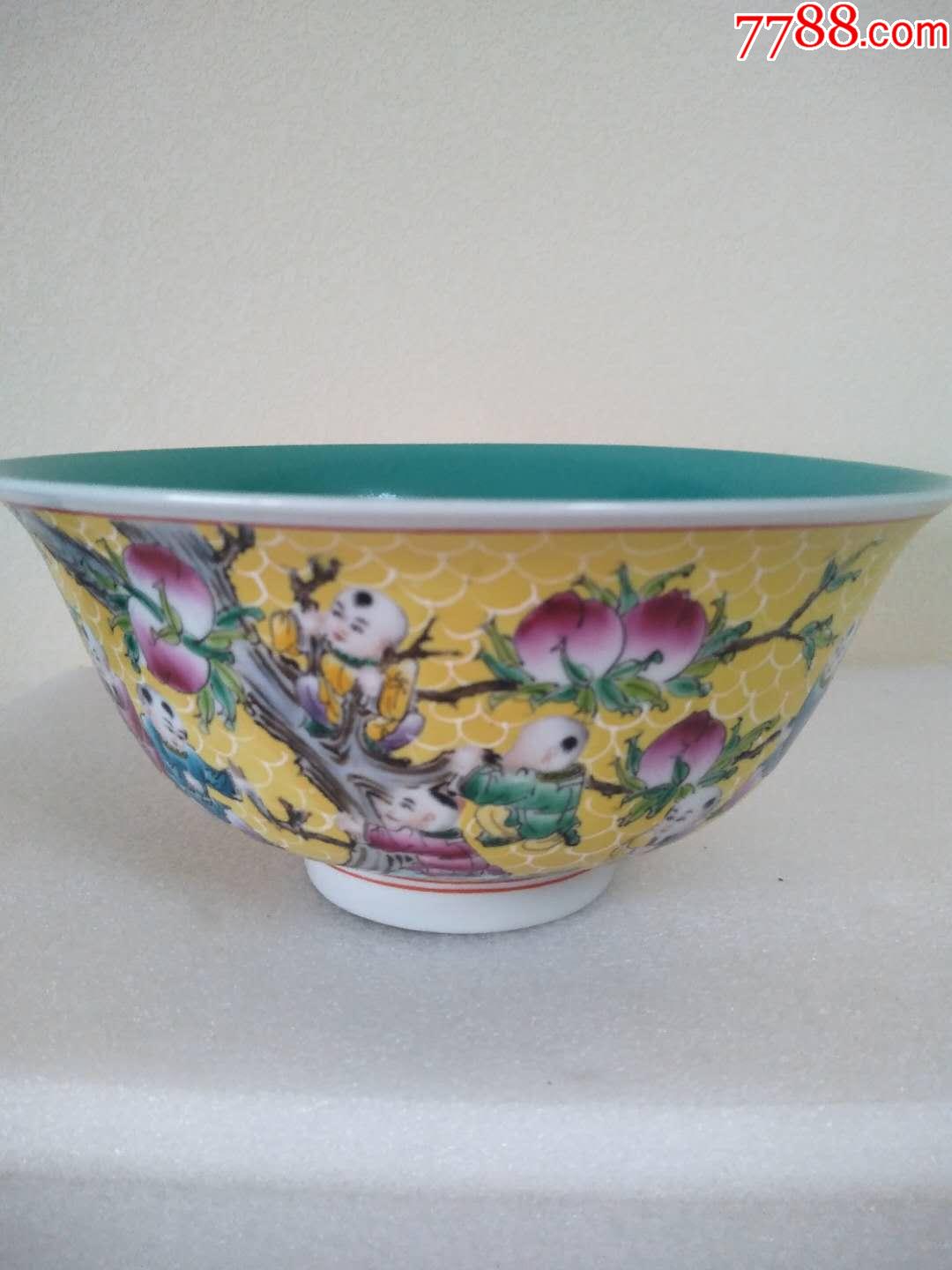 清乾隆粉彩大碗
