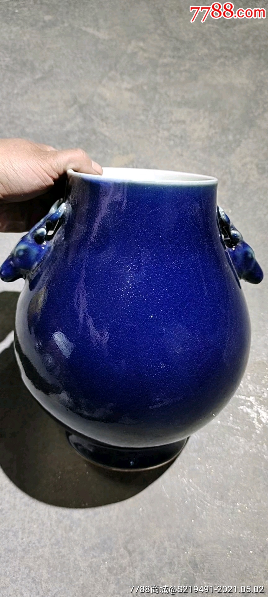 康熙蓝釉鹿头尊