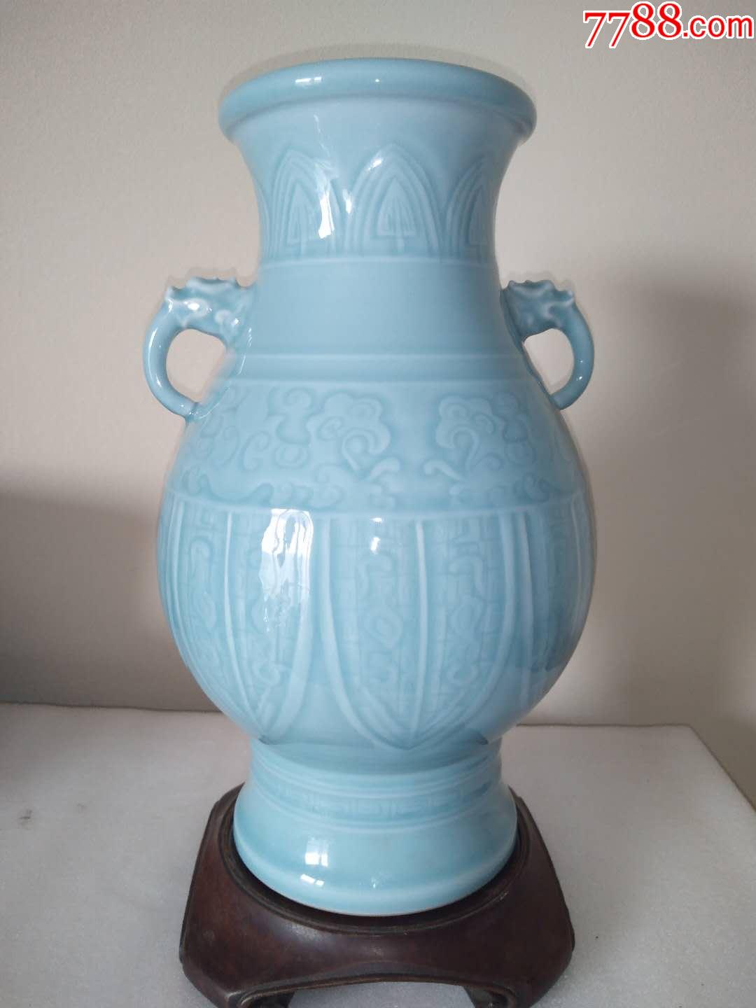 清乾隆天青釉双龙耳大瓶