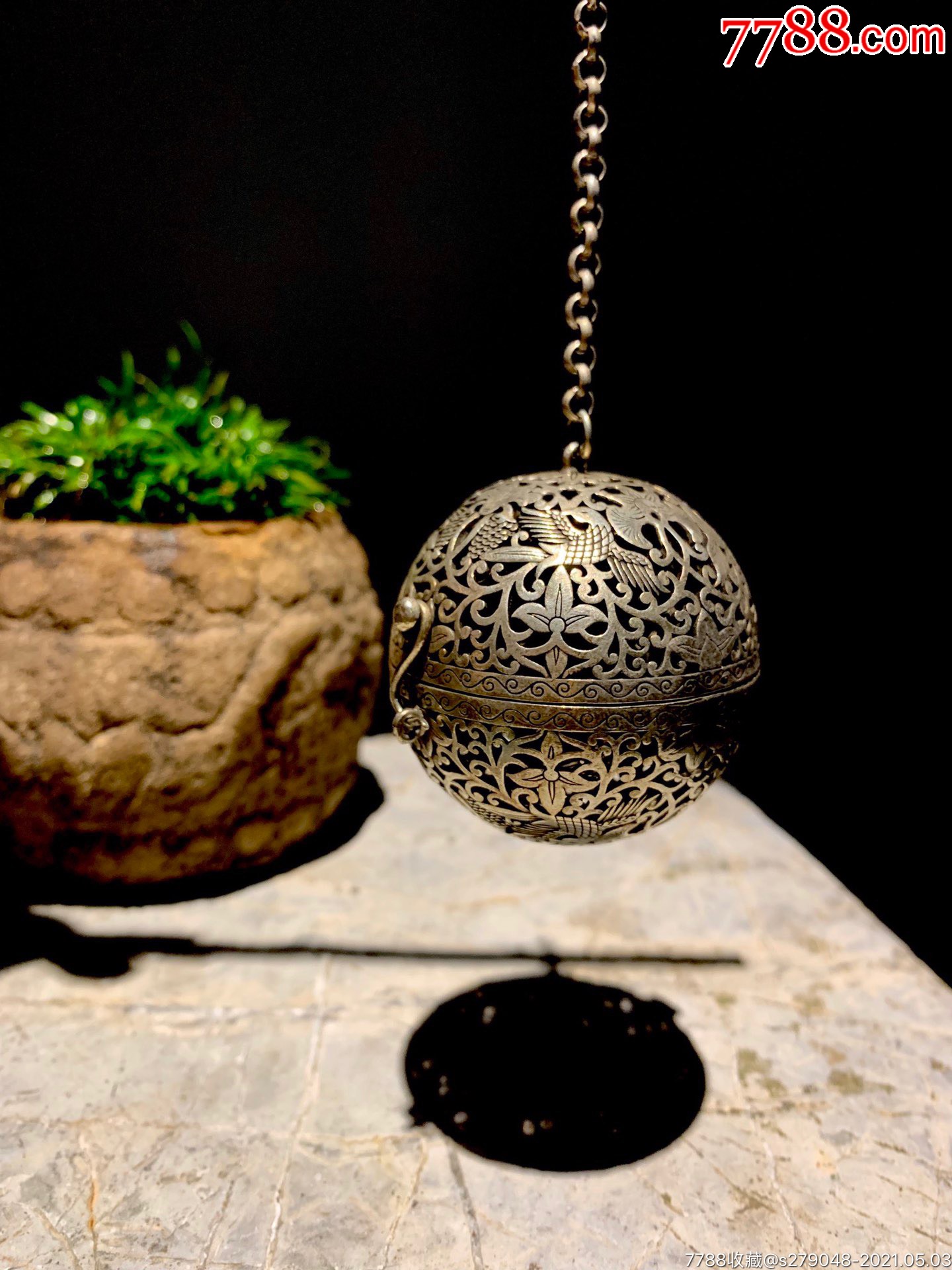 铜镀银镂空香薰球