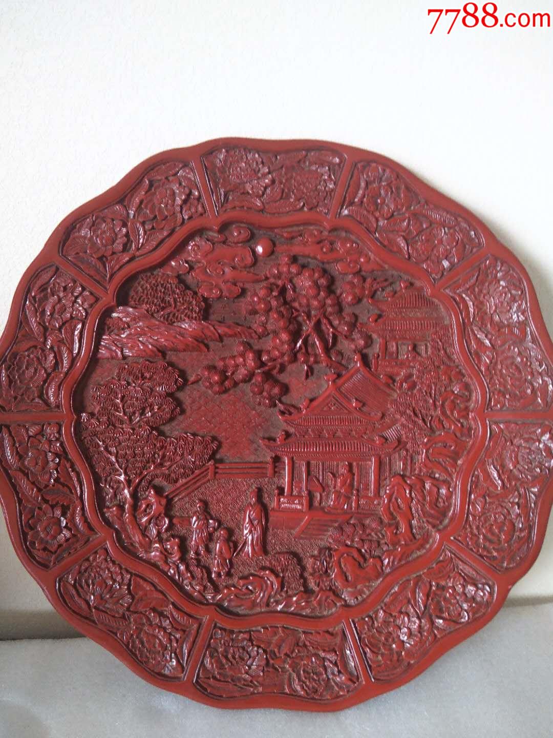 清乾隆漆红剔刻花卉大盘