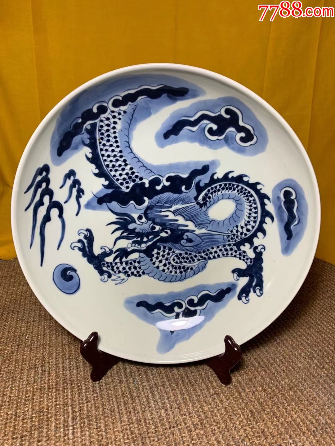 清代中期青花过墙龙纹赏盘送架托