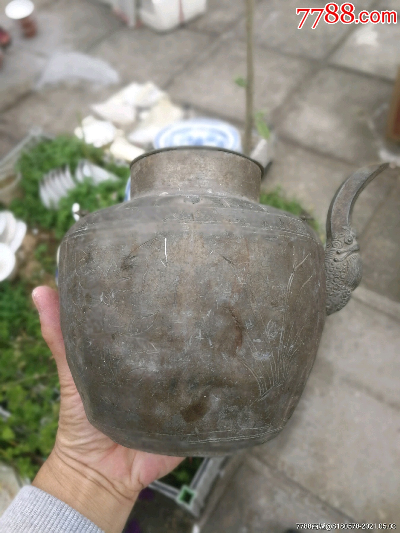 滚动鼠标滚轴,图片即可轻松放大,缩小更多"锡壶/锡器