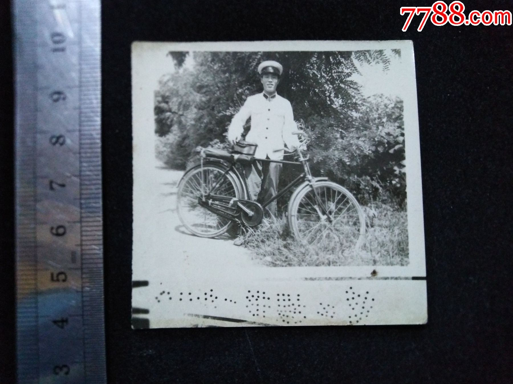 白衣警察,自行车-价格:15元-se79955660-老照片-零售-7788收藏__收藏