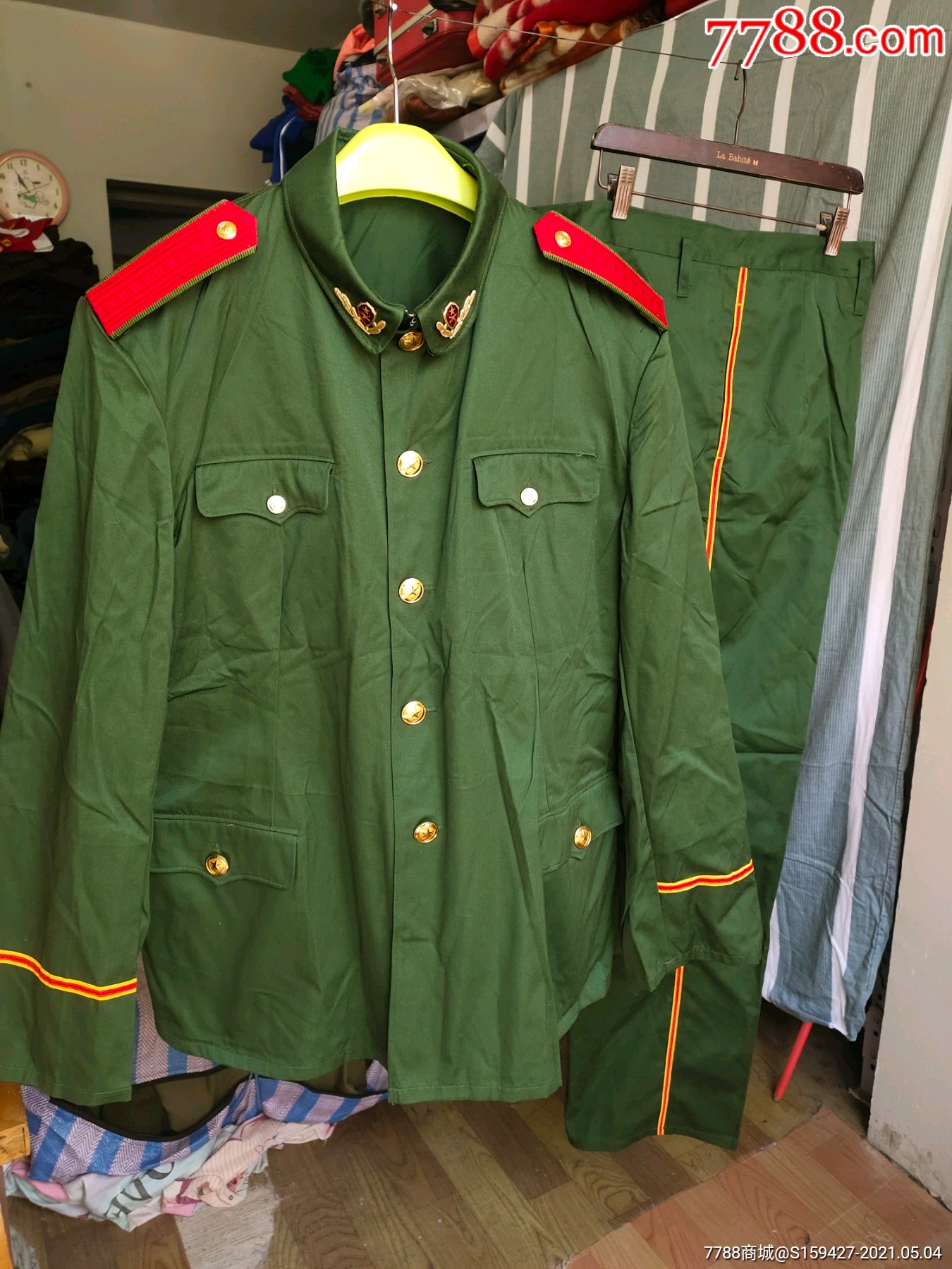 全新橄榄绿迪卡一套