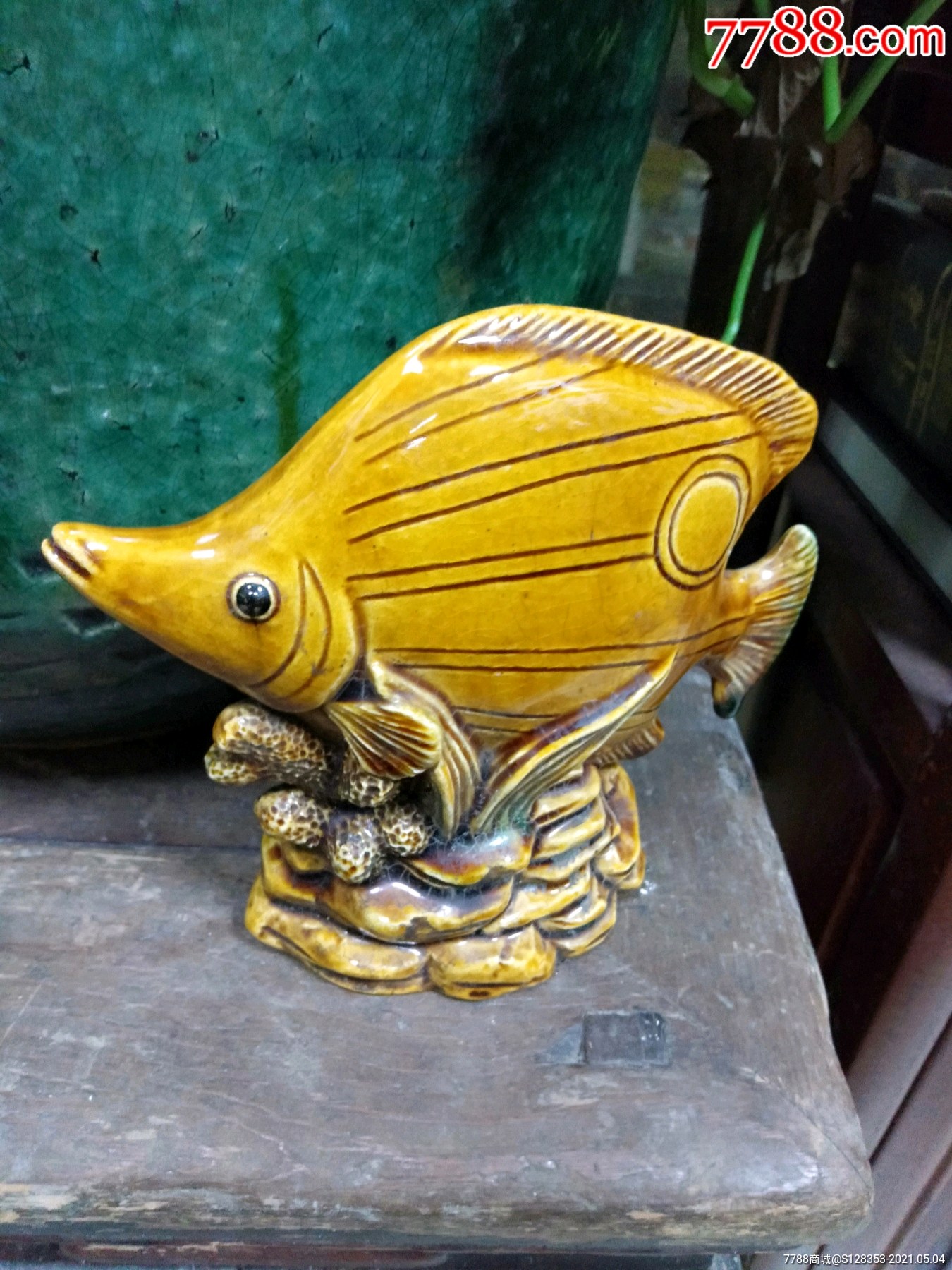 民国稀见瓷鱼摆件品相瓷胎釉水漂亮可摆藏送礼吉祥物漂不漂亮值不值您