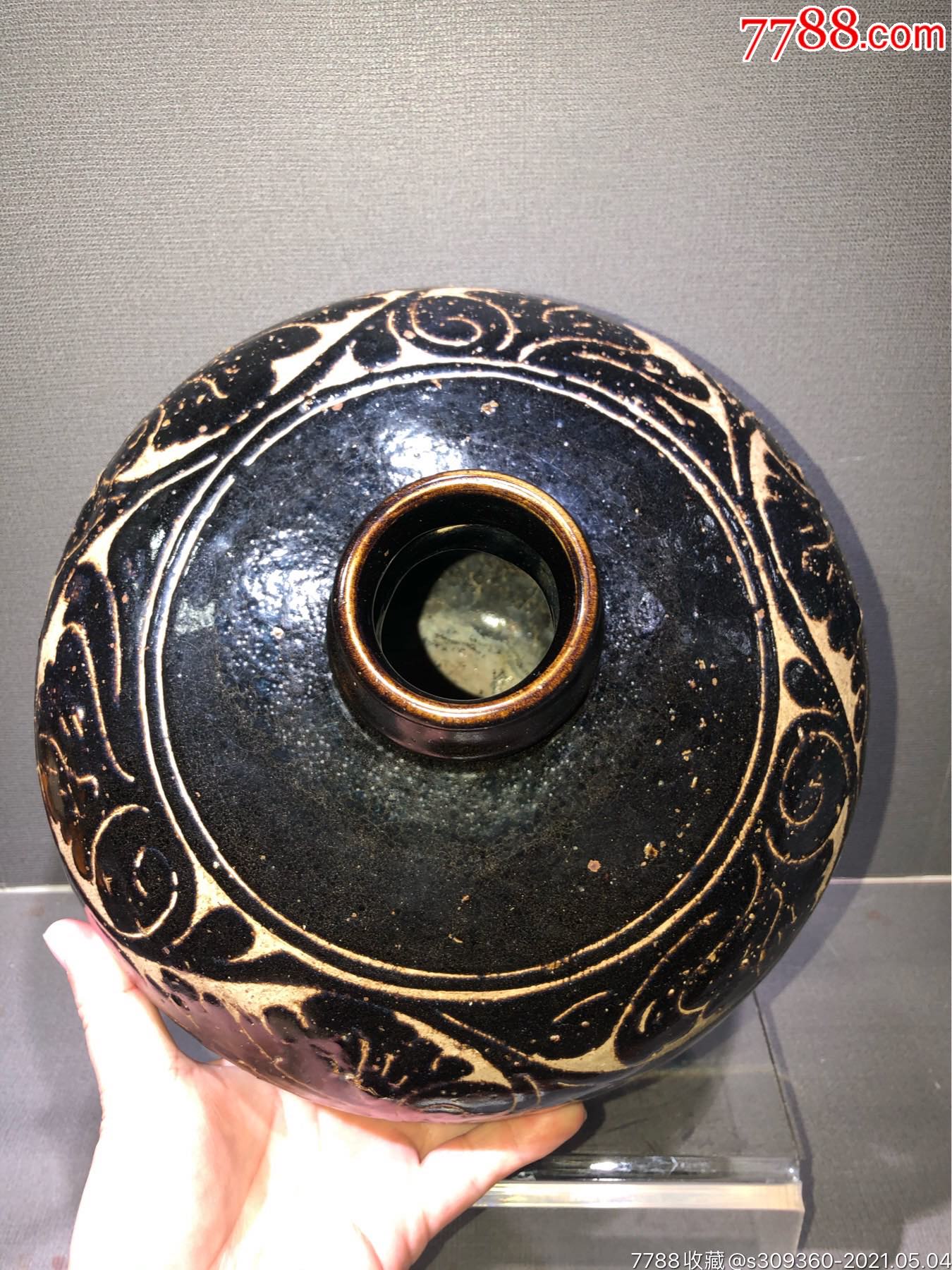 黑釉剔刻花大嘟噜瓶