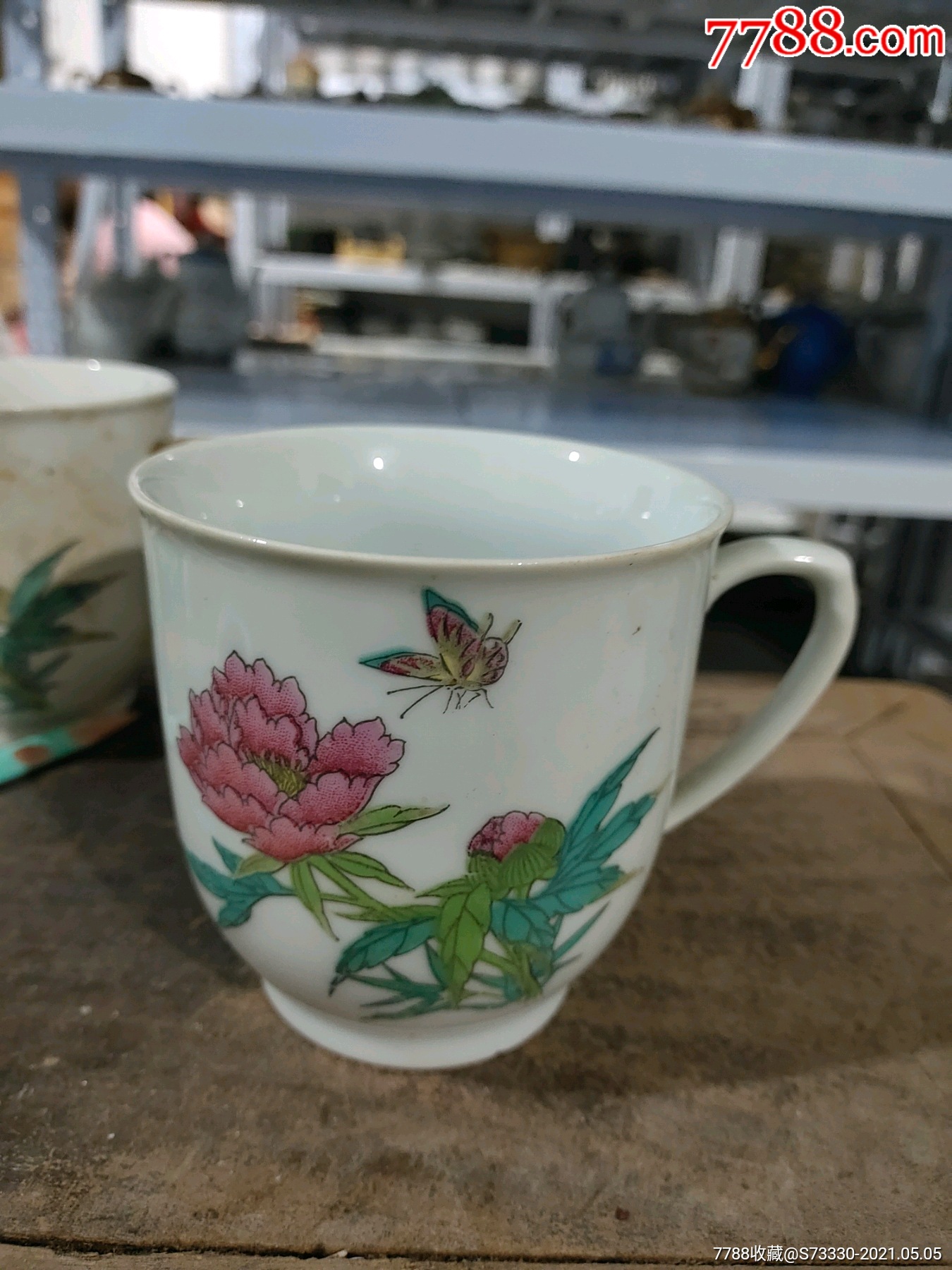 80年代蝶恋花茶杯一只磕2