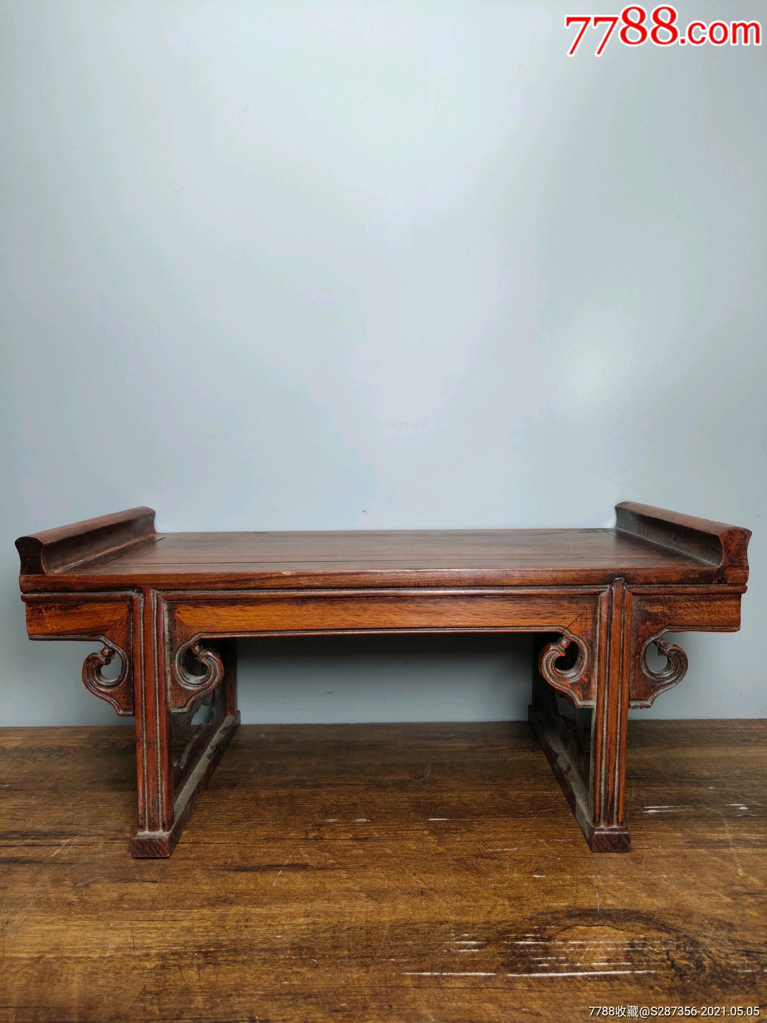 首页 零售 木桌/几/案 >> 珍藏老花梨木供桌纯手