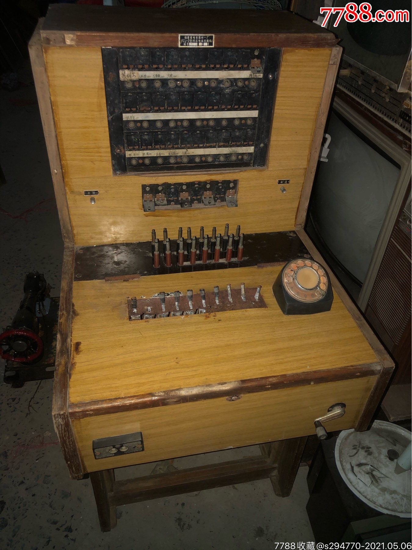 早期磁石电话交换机两台收藏绝品