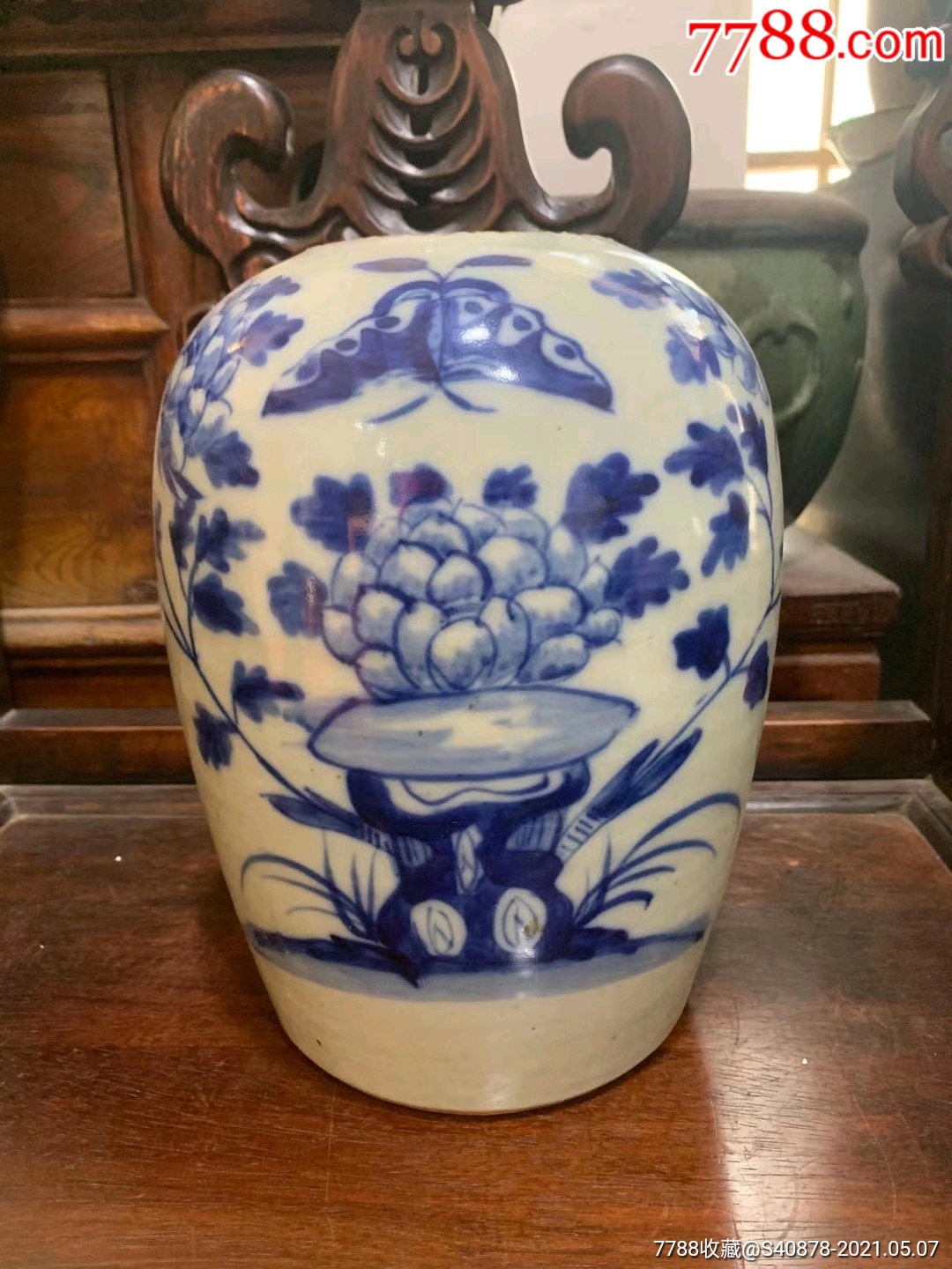 清代青花蝶恋花冬瓜罐