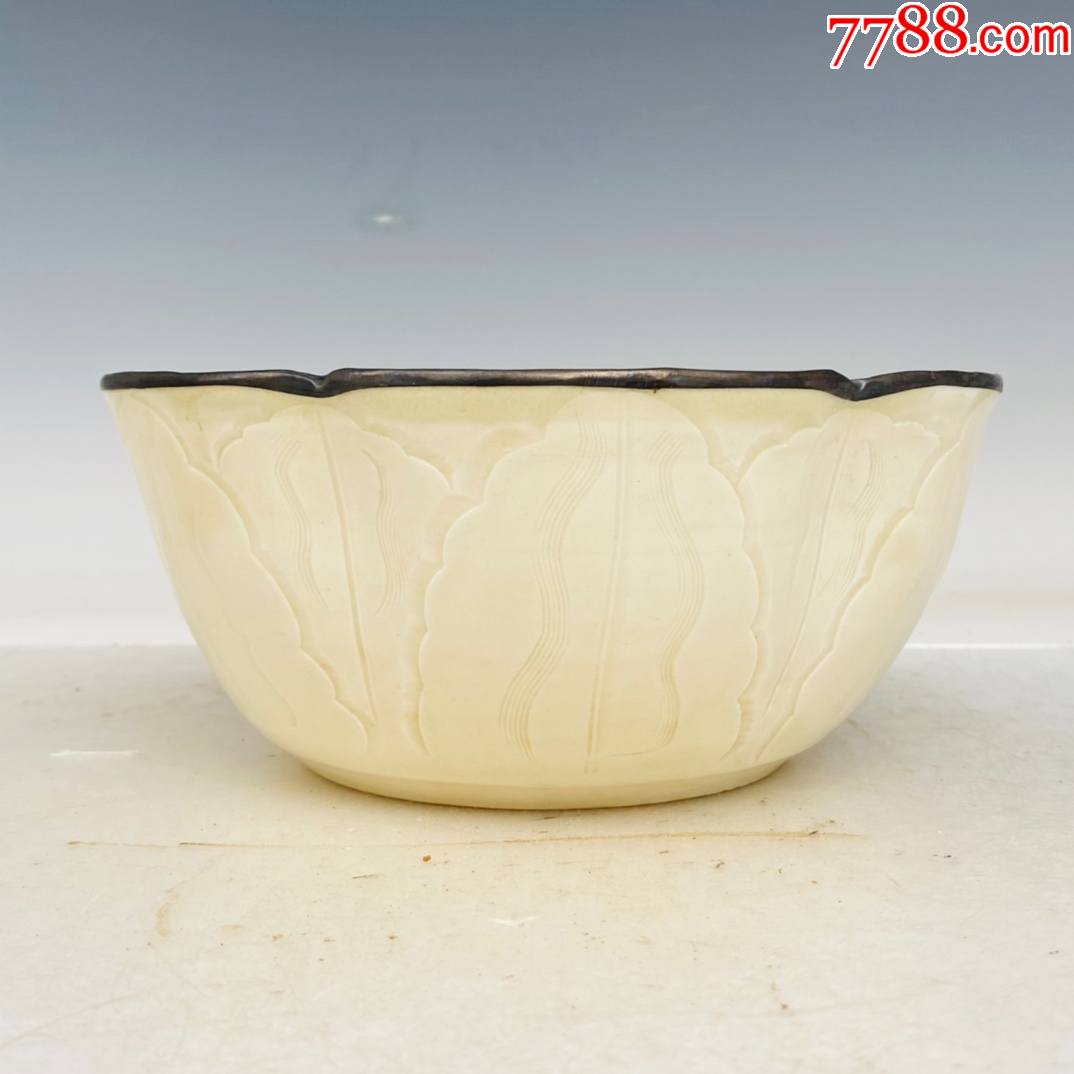 定瓷包银口铭文葵口钵,高8.5厘米,直径19.5厘米,(工艺品)
