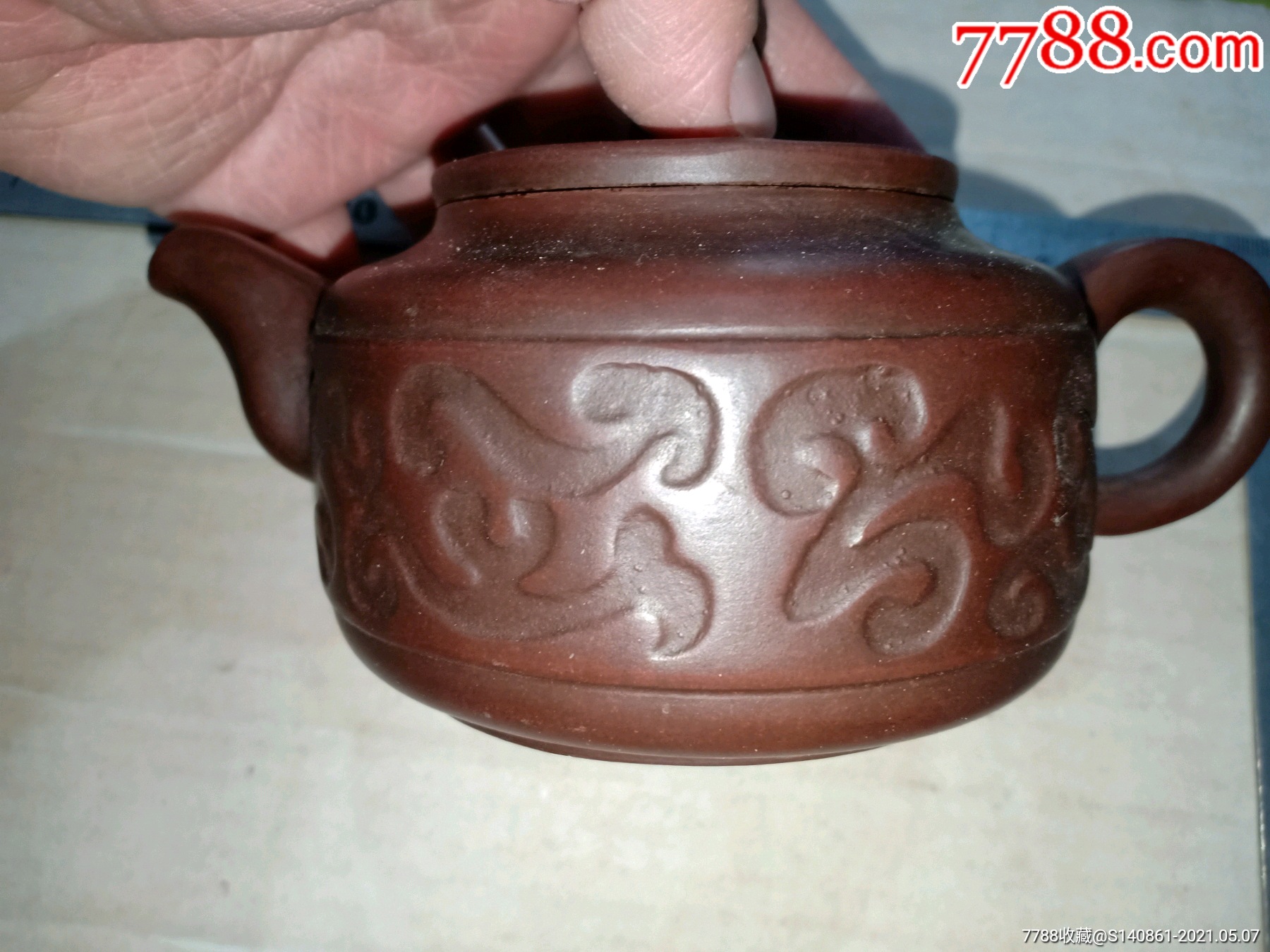 库,江苏紫砂名人咸仲英款,手工狮钮仿古如意纹紫砂壶,15.5*10*8.5cm