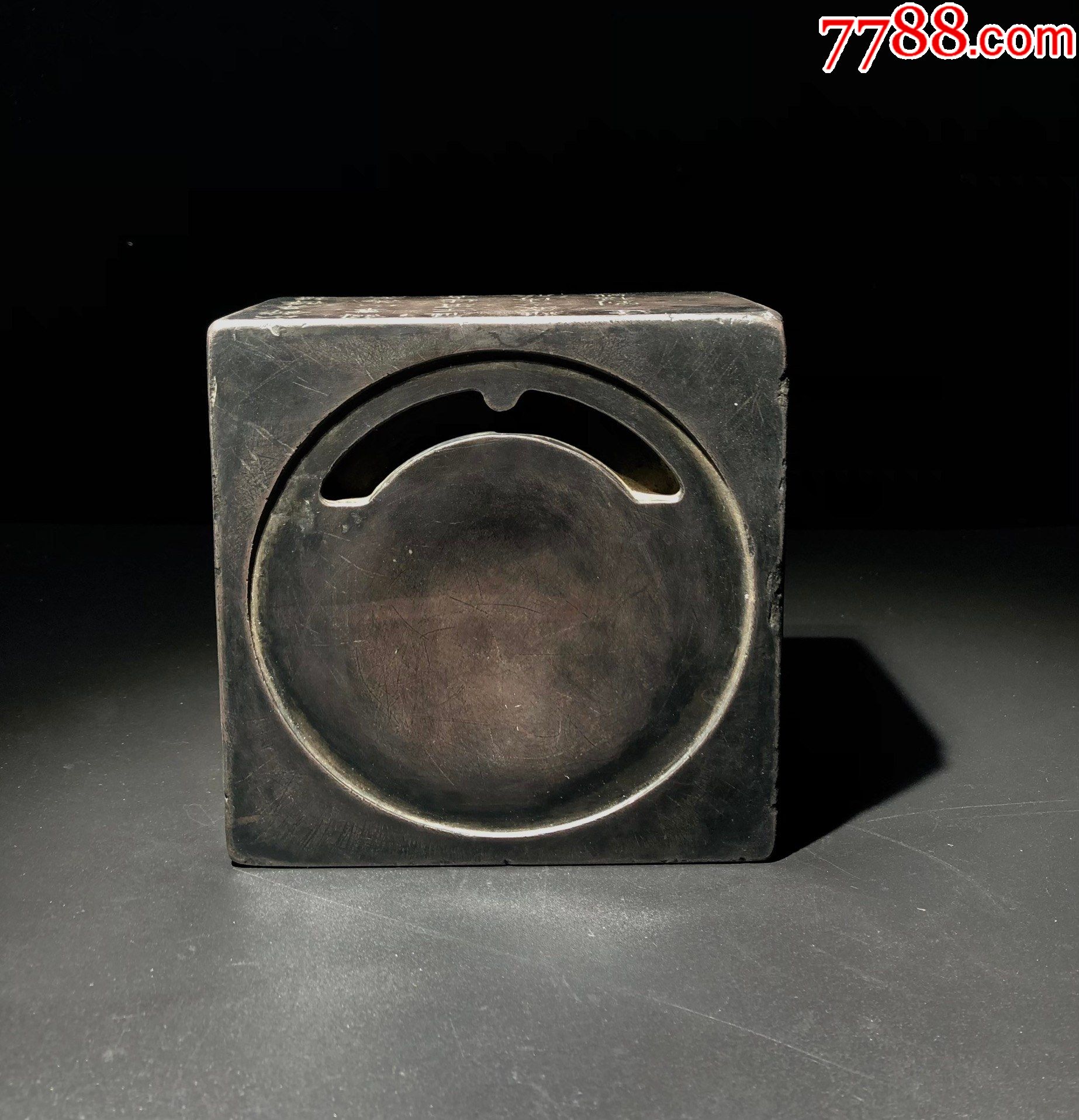 滚动鼠标滚轴,图片即可轻松放大,缩小更多"端砚