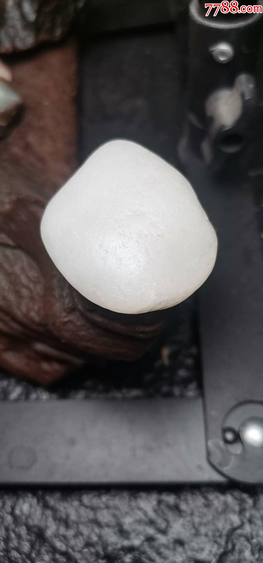 和田玉塔什撒衣羊脂白玉水冲籽料