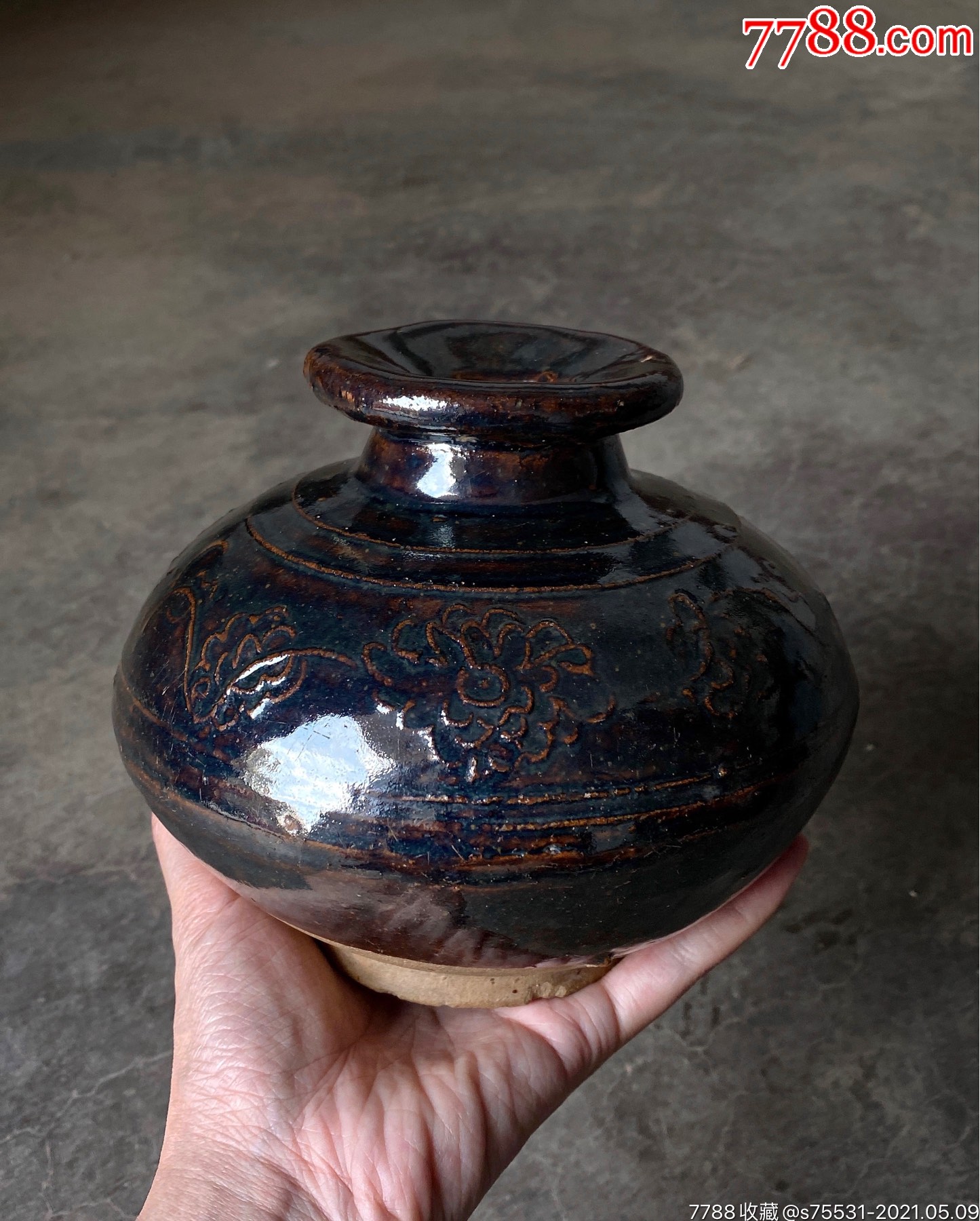 清末淄博窑黑釉凸印四季花卉纹酒壶