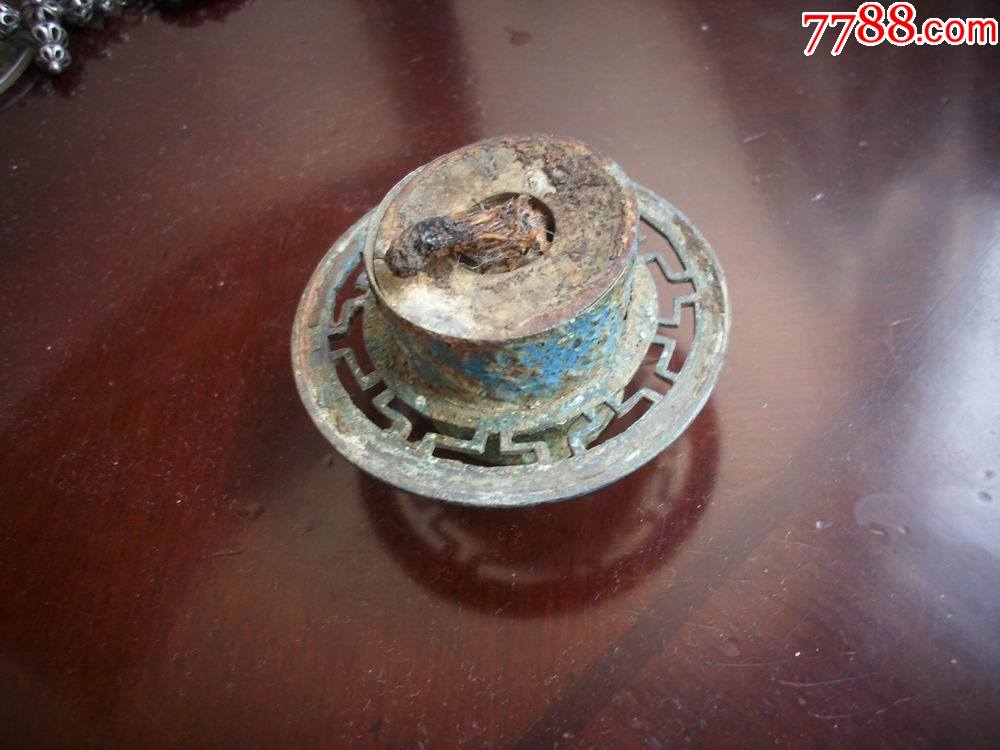 出土清代【鸦片灯】大烟灯灯芯.不算花边装饰灯芯直径4厘米,高3.8厘米