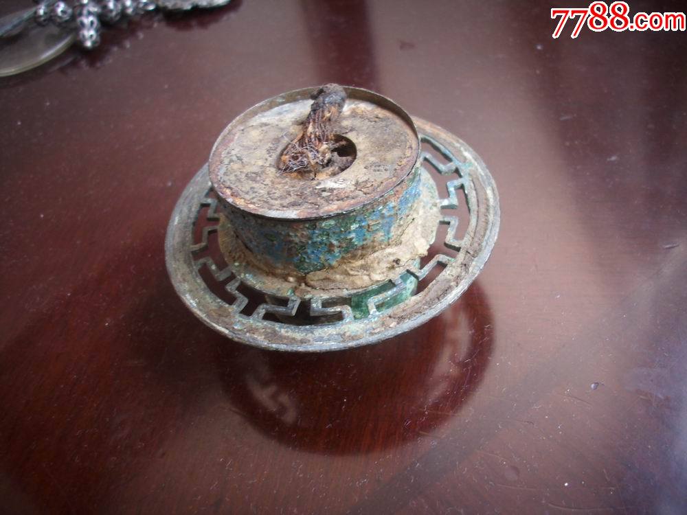 出土清代【鸦片灯】大烟灯灯芯.不算花边装饰灯芯直径4厘米,高3.8厘米