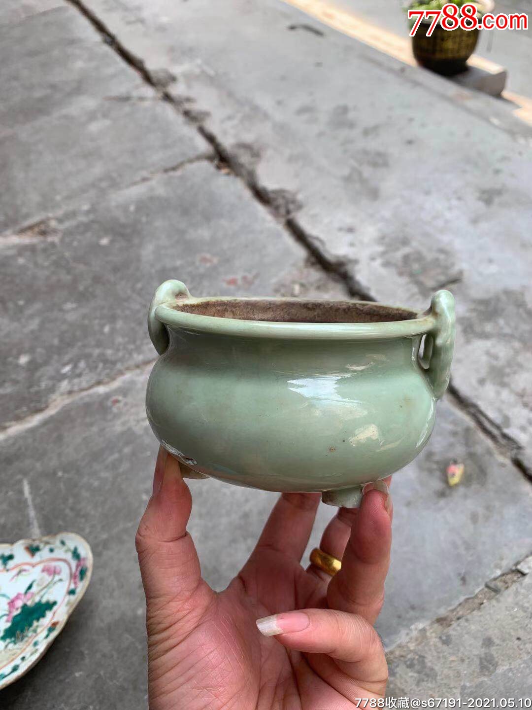 清代豆青釉香炉