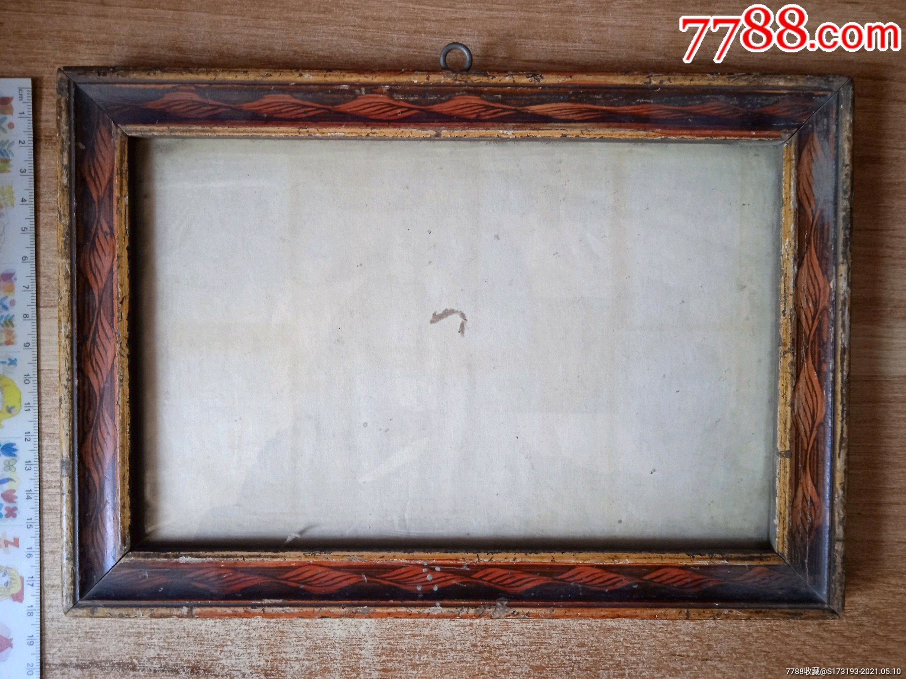 70年代/木质老相框/一个/有些磨损,划痕,掉漆,灰尘,污渍等岁月痕迹/品