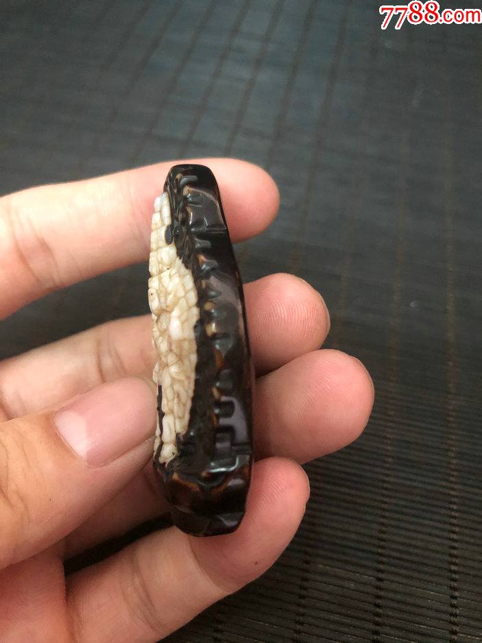 西藏天珠浮雕千手佛像菩萨佛像背日月星辰天珠颈饰挂件