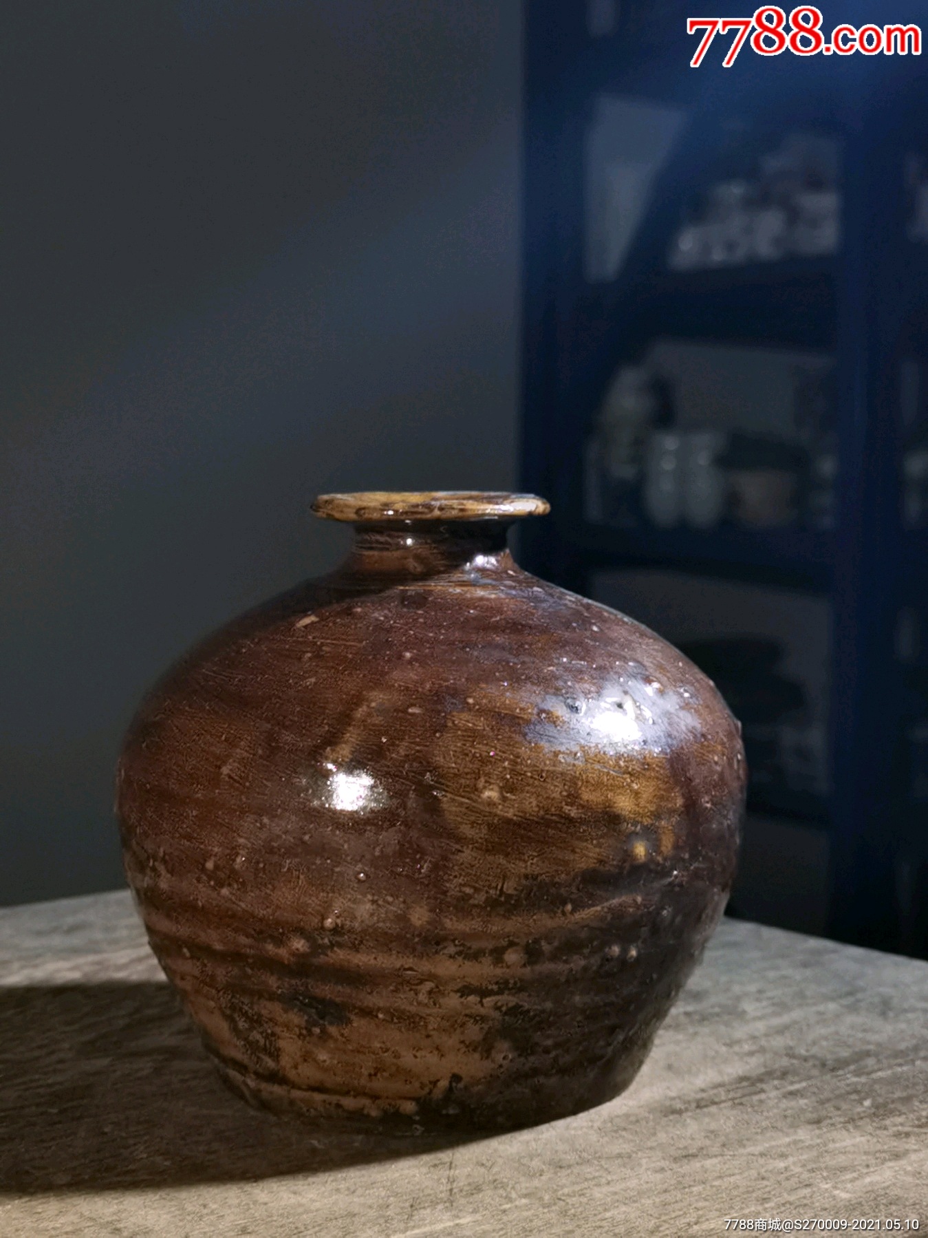 土陶酱釉案台大肚罐