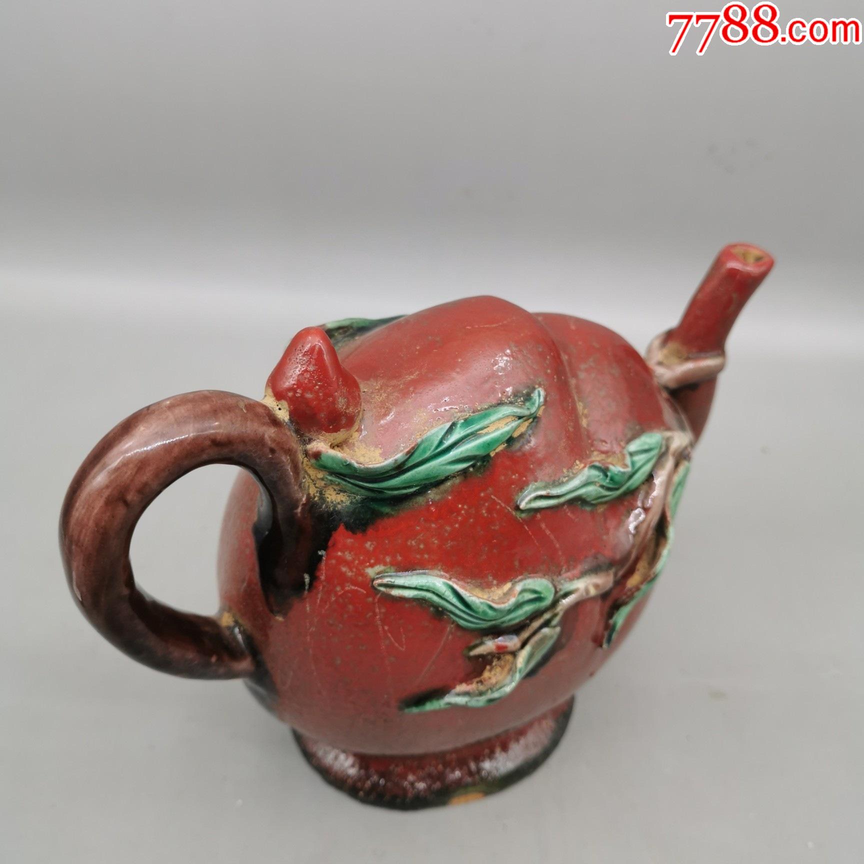 粉彩寿桃型瓷倒流壶