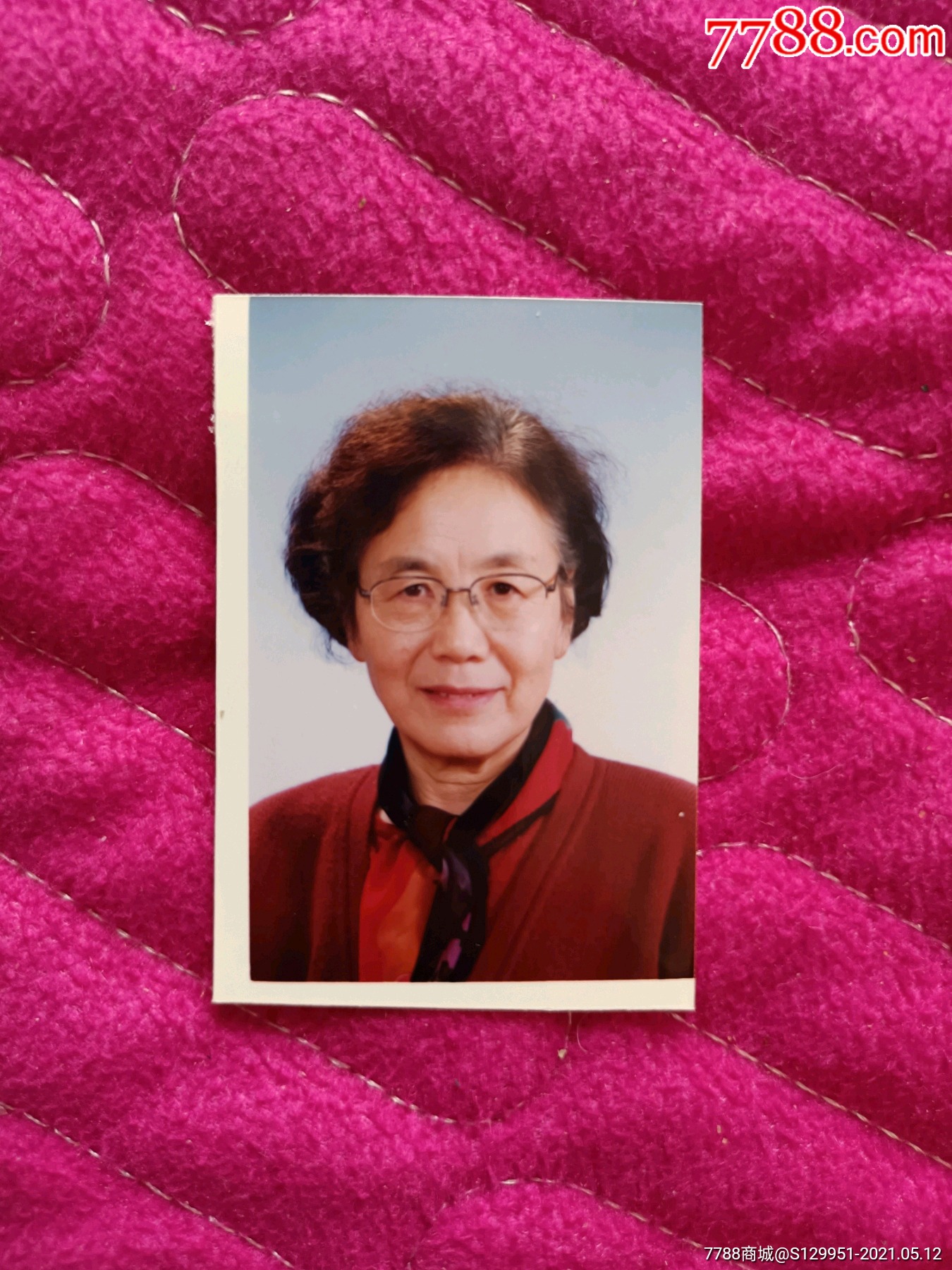 国军陆上将邓宝珊之女国务院参事邓引引照片一组8张含底片一张