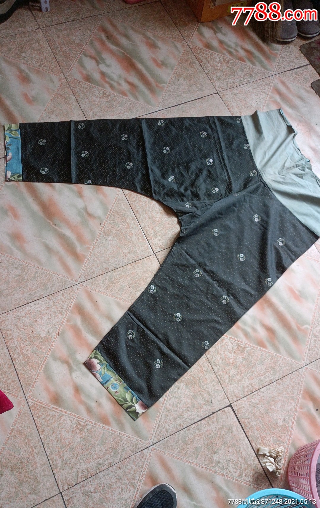 清代绣花织绵女士裤子品好