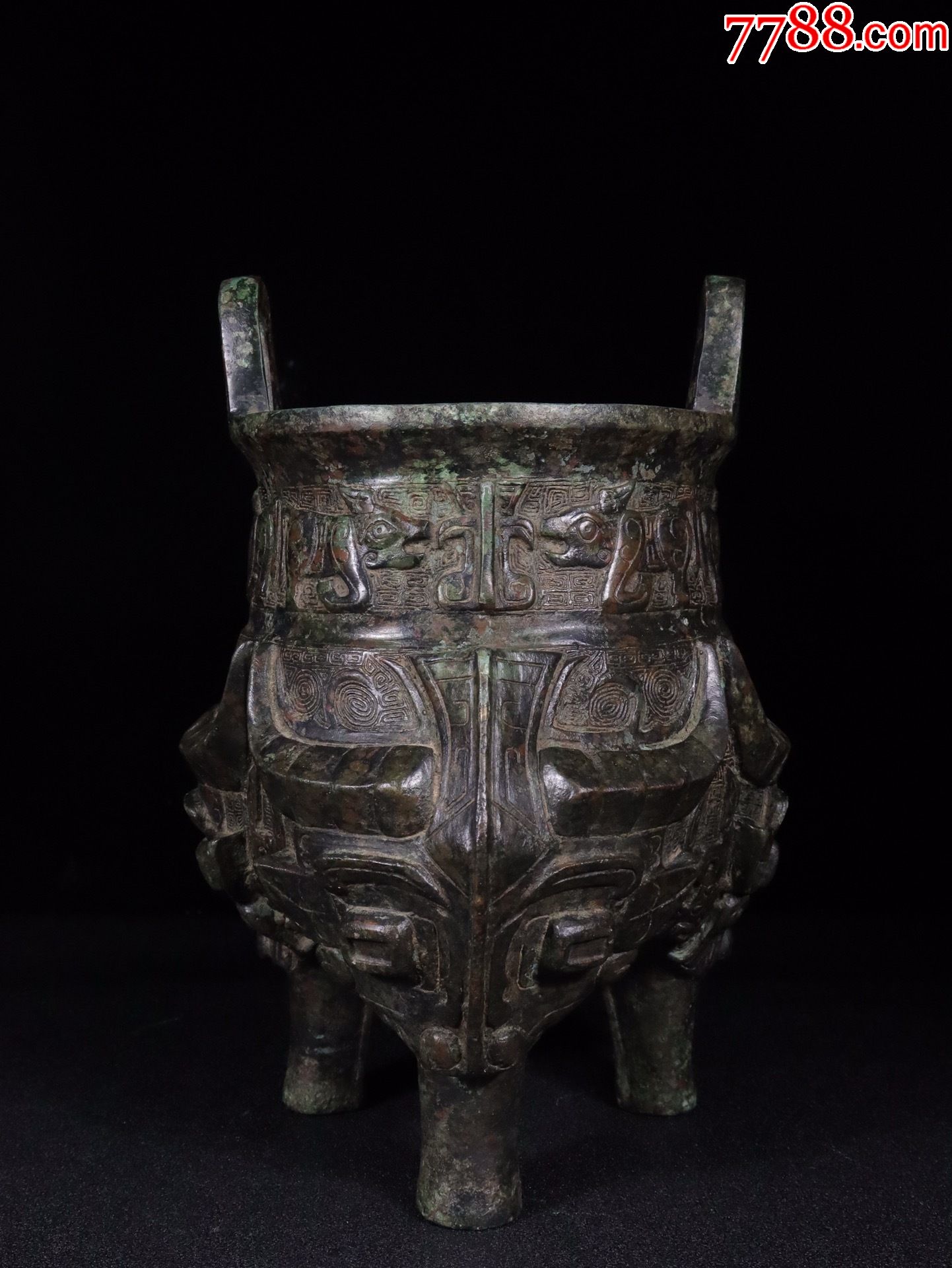 青铜器古兽纹鼎