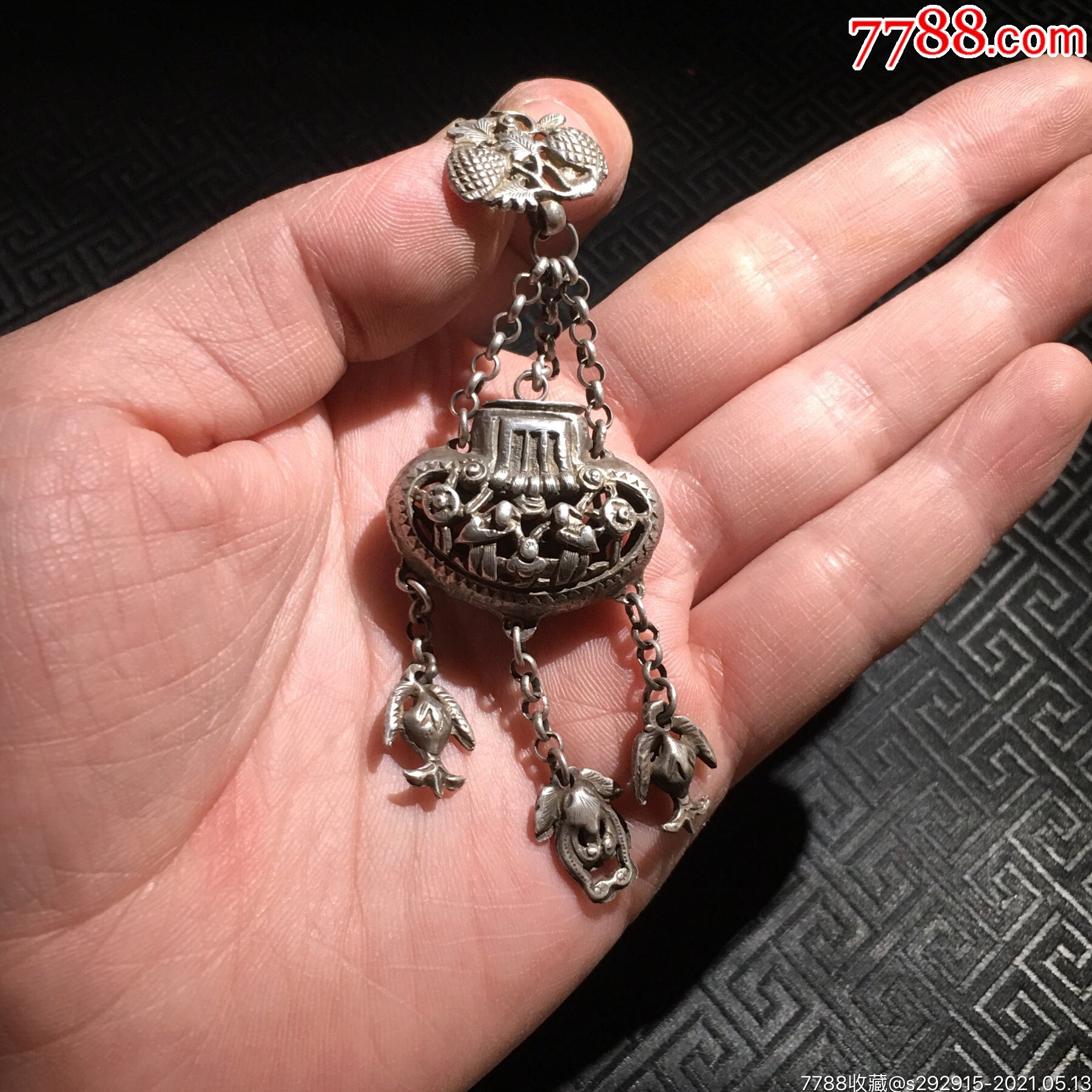 晚清老银香囊压襟