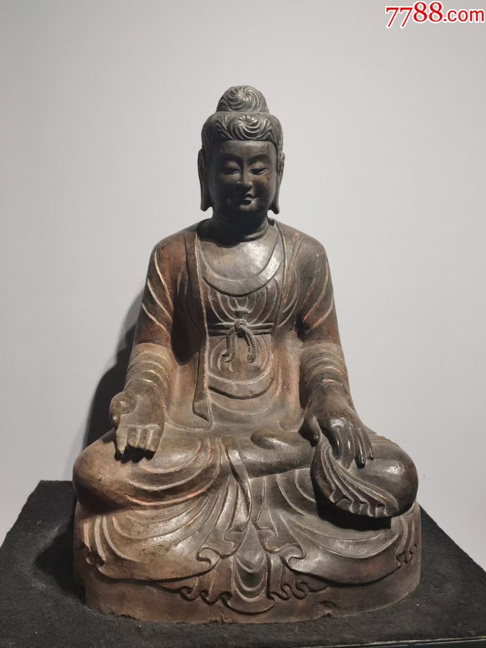 青石彩绘坐佛造像