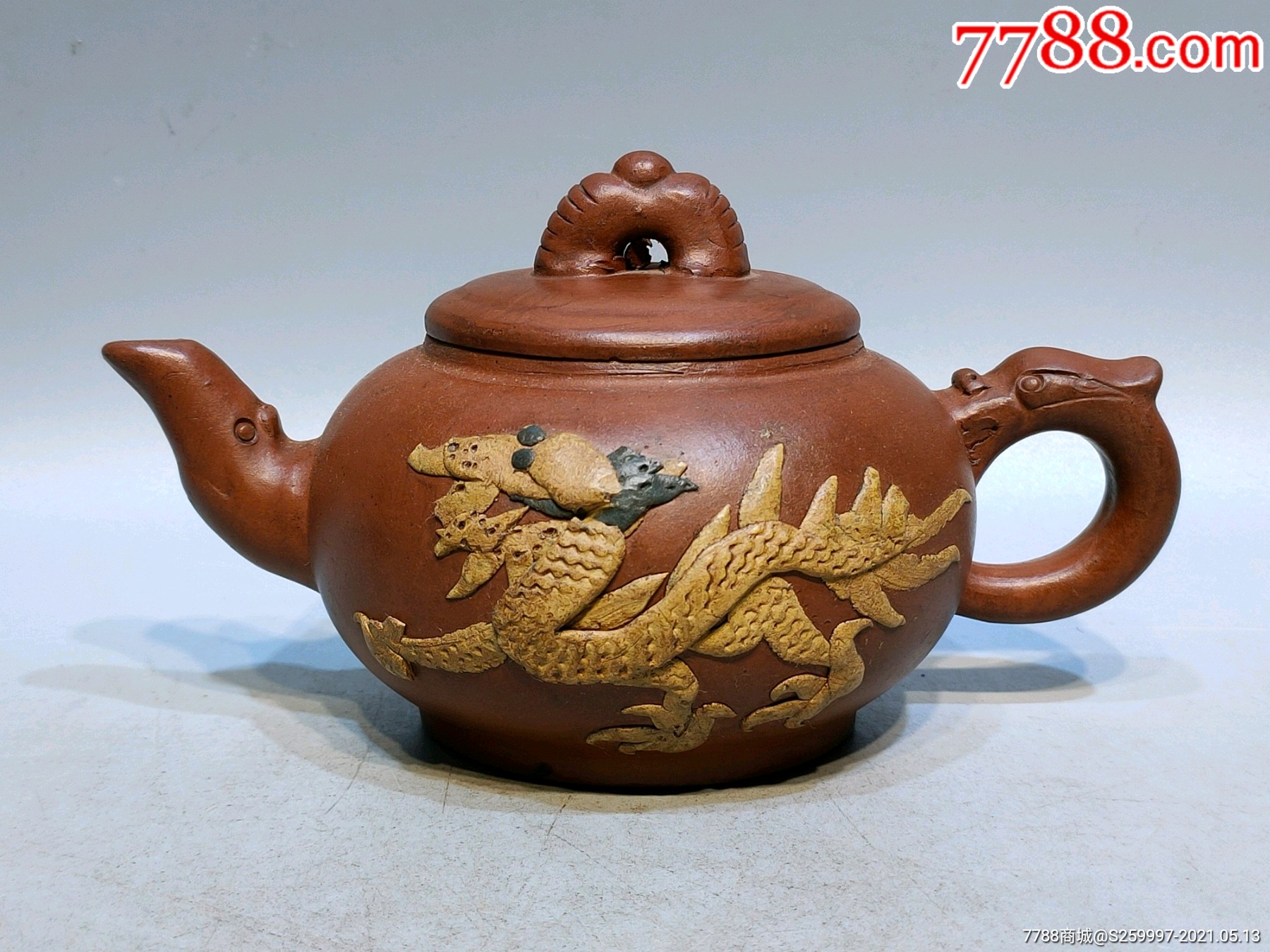 周桂珍制【龙凤】套装,紫砂壶,壶身浮雕【一龙一凤】造型独特,外观