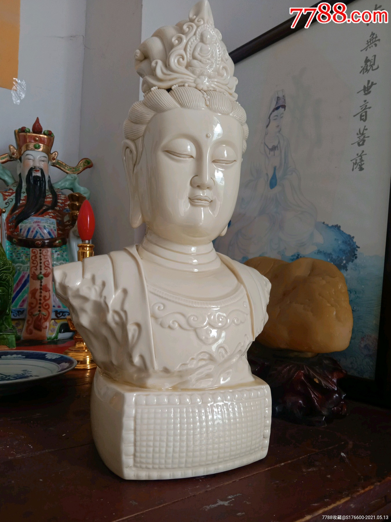 观音菩萨半身像