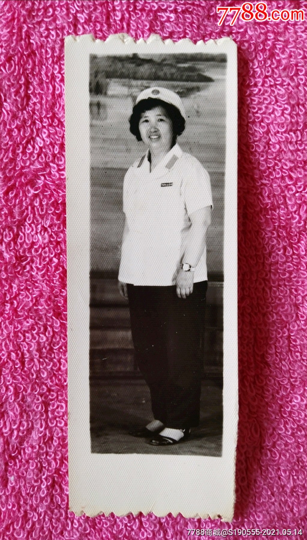 文革时期女警察艺术照老照片