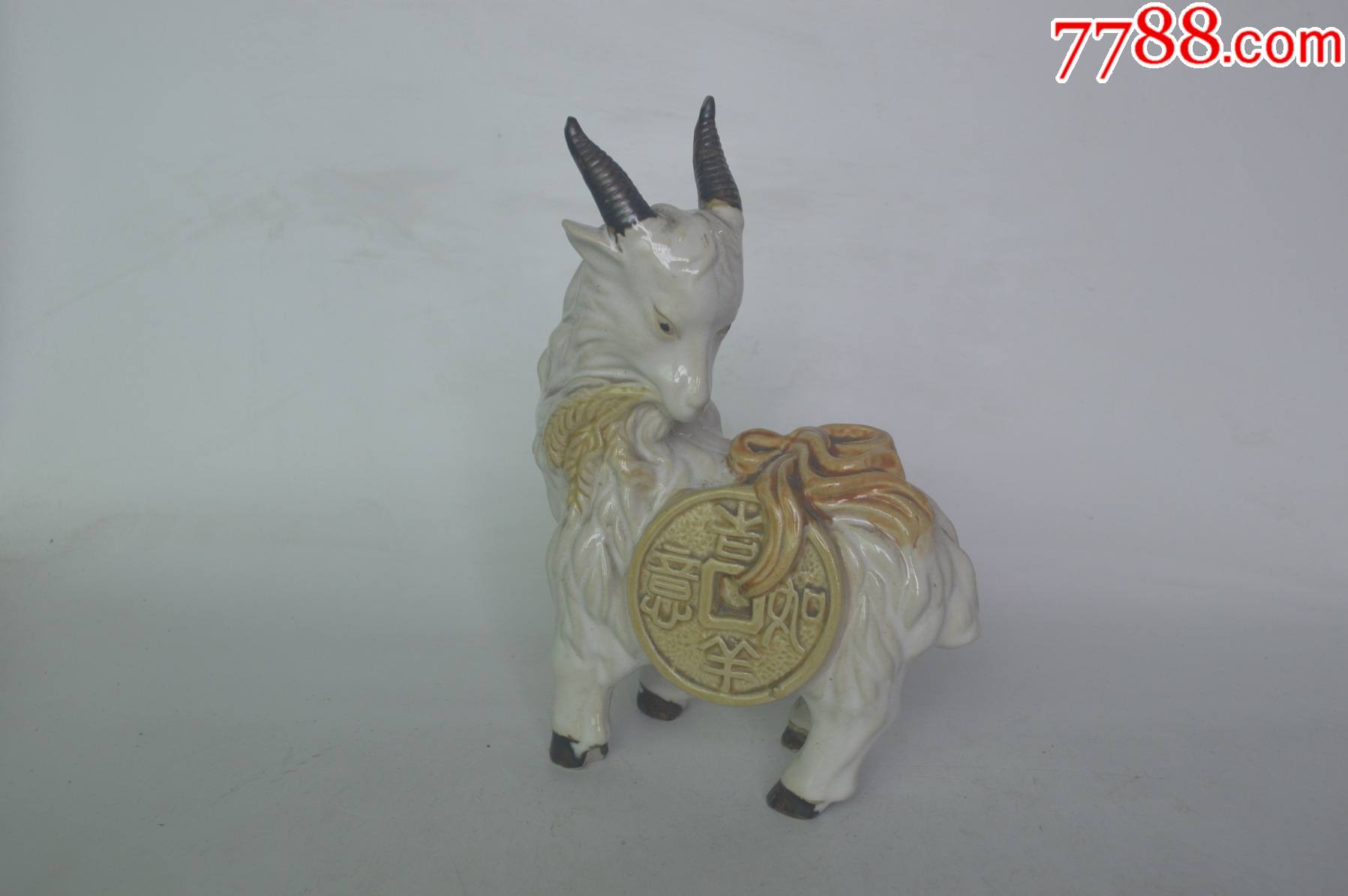 精雕瓷塑吉羊如意