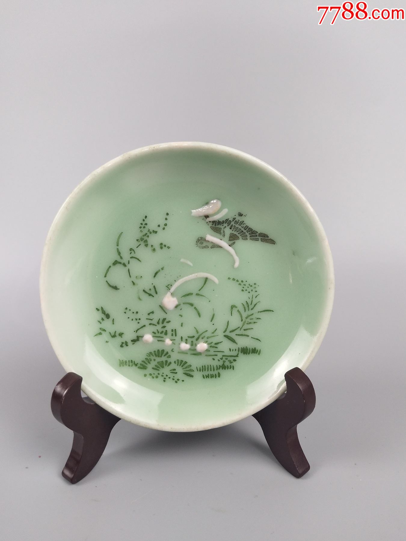 豆青釉加白花鸟小盘
