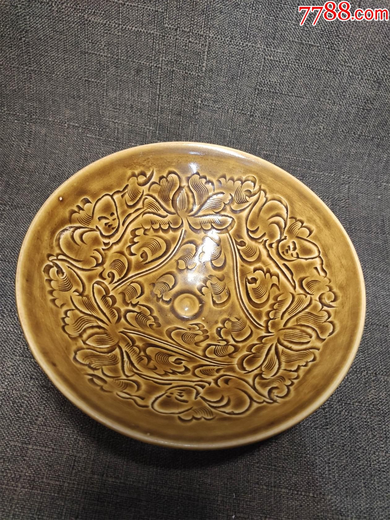黄釉斗笠碗