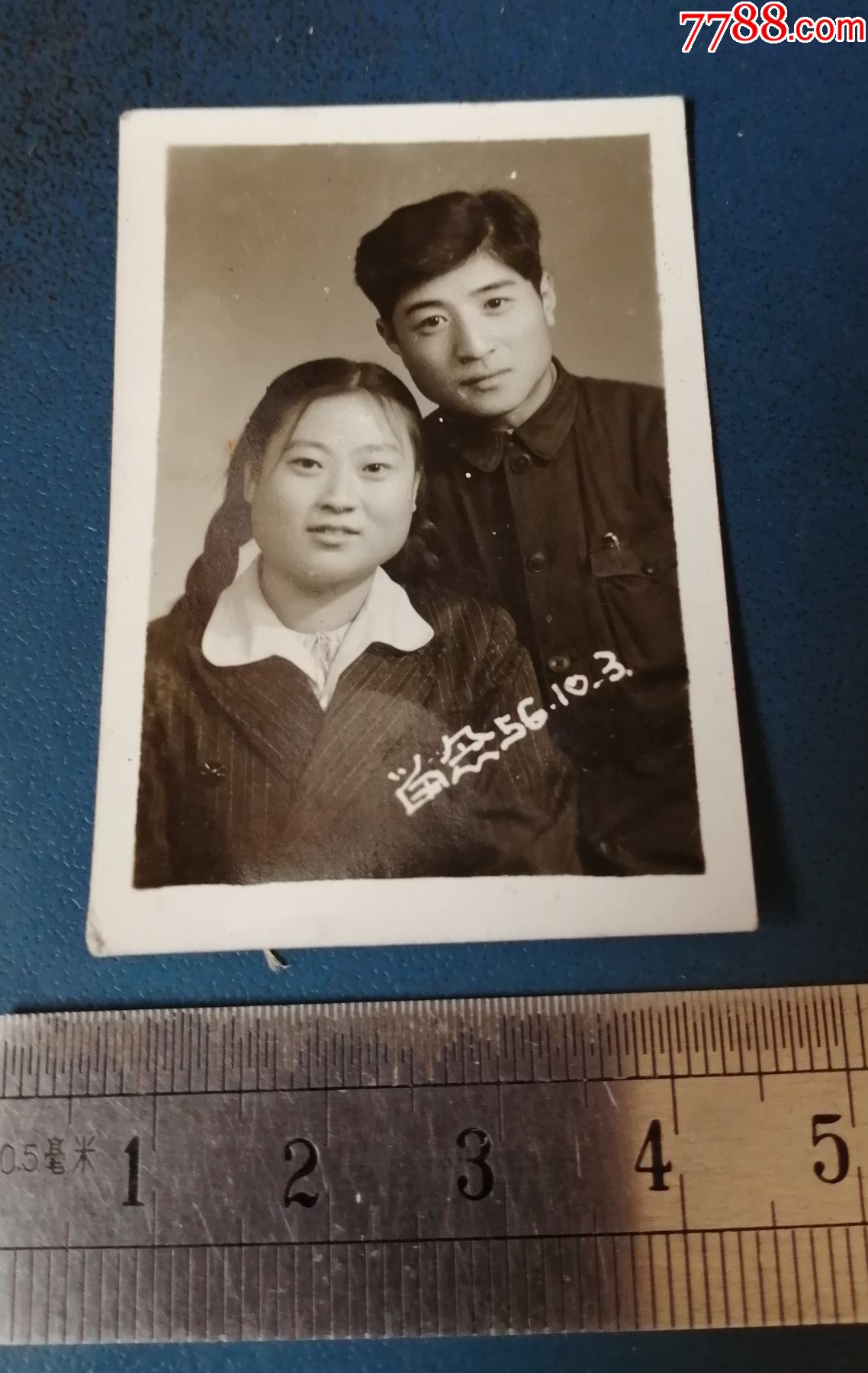 老像片大辫子夫妻合影56年的