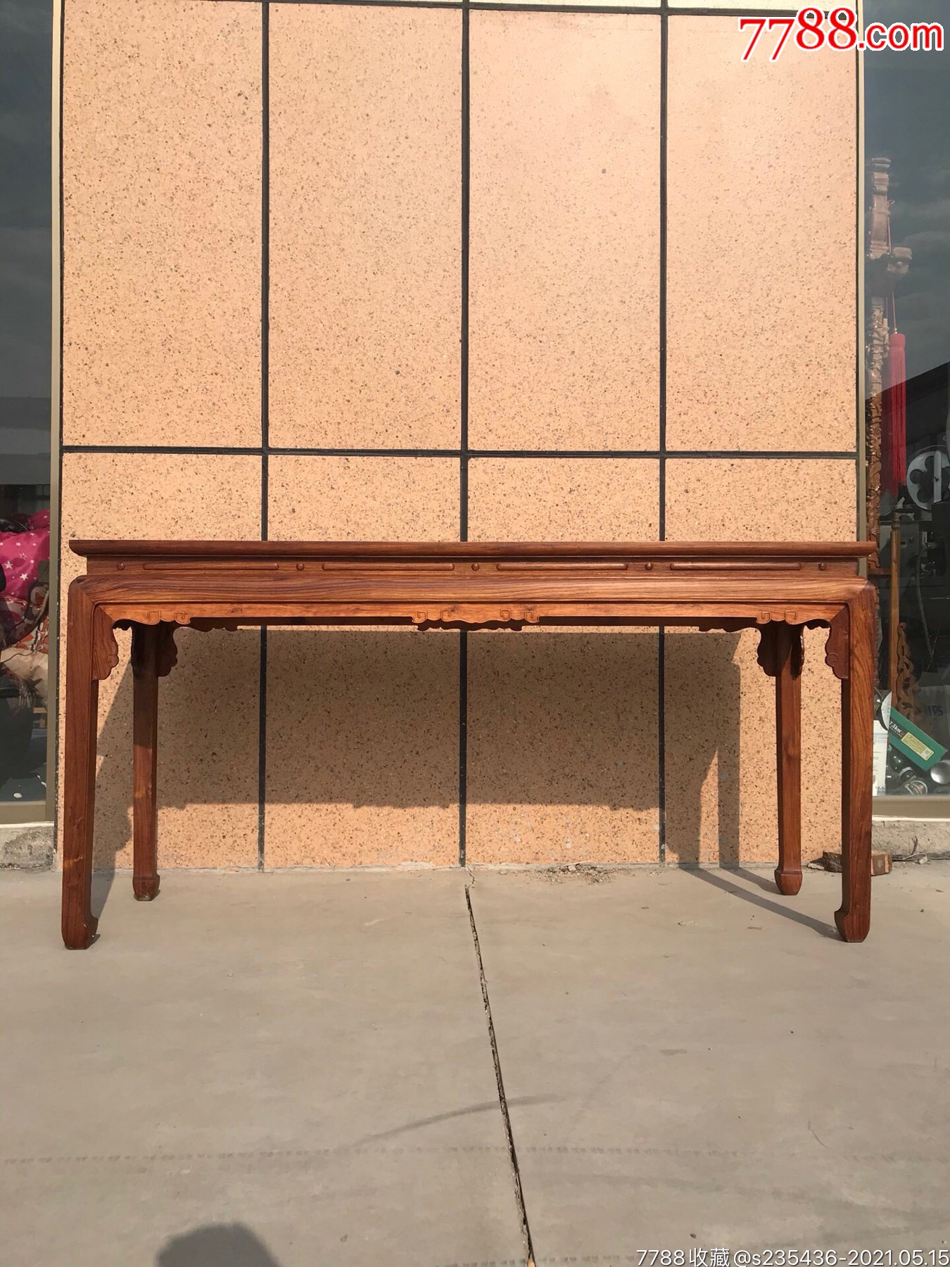 黄花梨明式书案造型古朴典雅雕花简单大方线条流畅自然木纹清晰漂亮如