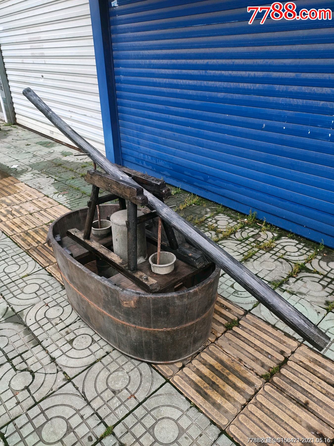 旧时消防救火水龙俗称太平龙