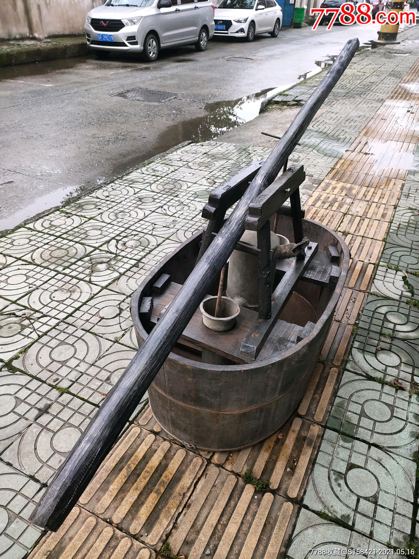 旧时消防救火水龙俗称太平龙