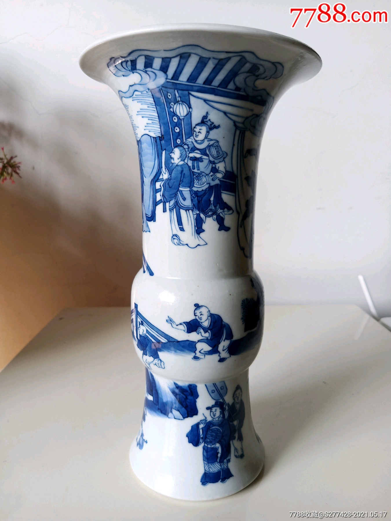 清康熙青花翠毛蓝人物纹花觚