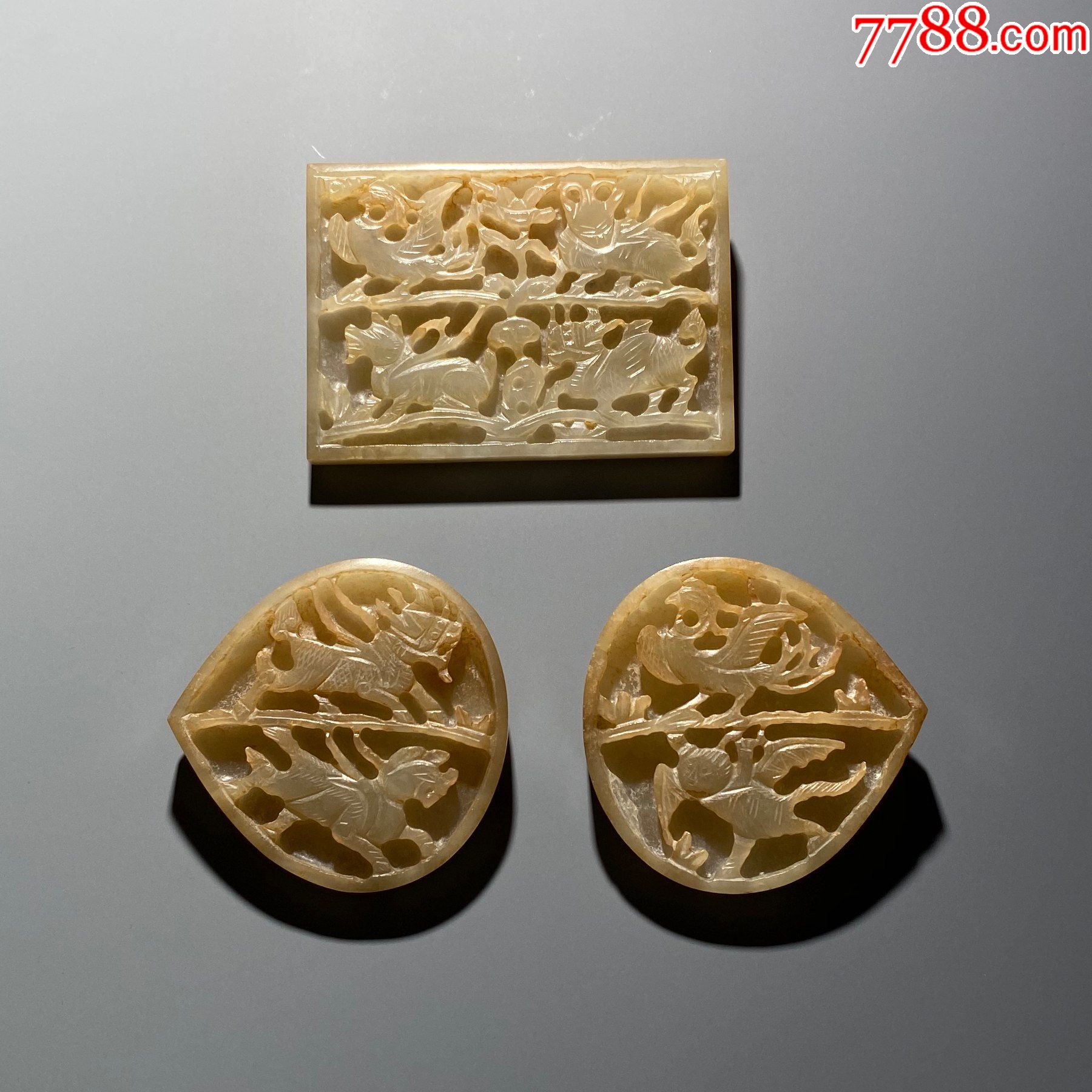 明代和田白玉受沁神兽纹玉带板-玉带銙精品老玉明代四不像玉器