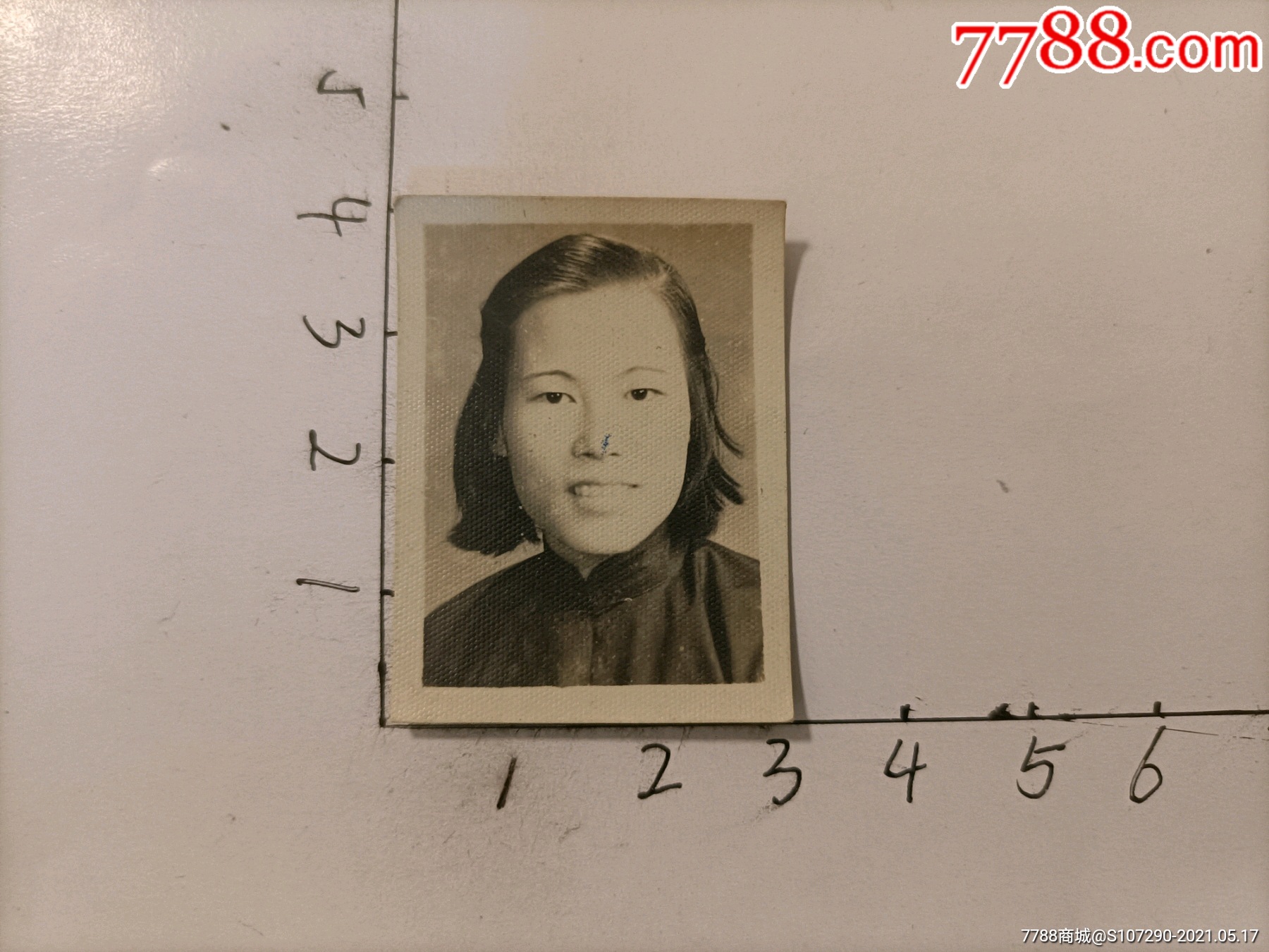 50年代女士证件照
