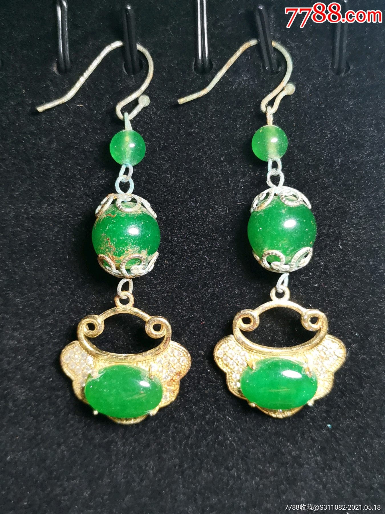>>>99清代翡翠耳环挂件8品￥1,20099清代翡翠耳坠_匠心独居8品￥1