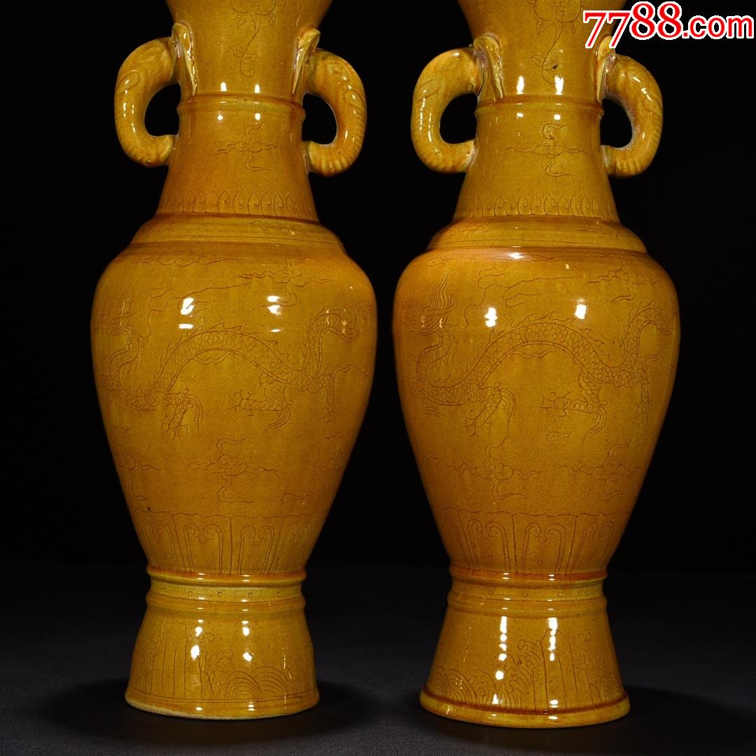 鸡油黄釉刻龙凤纹象耳瓶40*14厘米(工艺品)