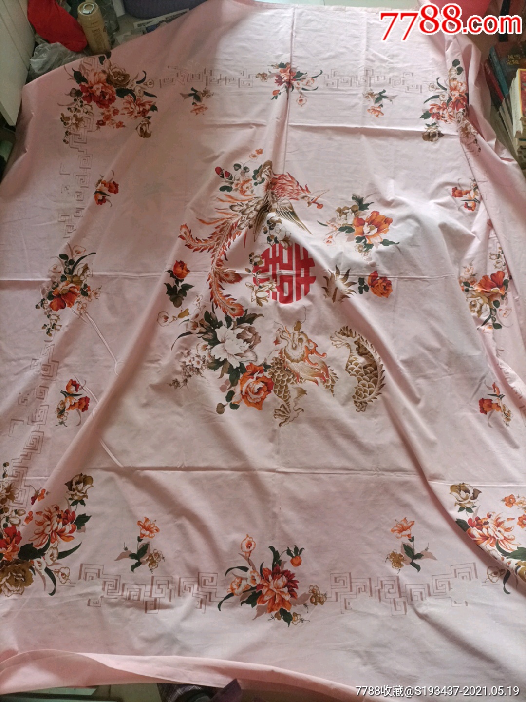 品相很好的特大号龙凤喜字牡丹花图案双人床单一条